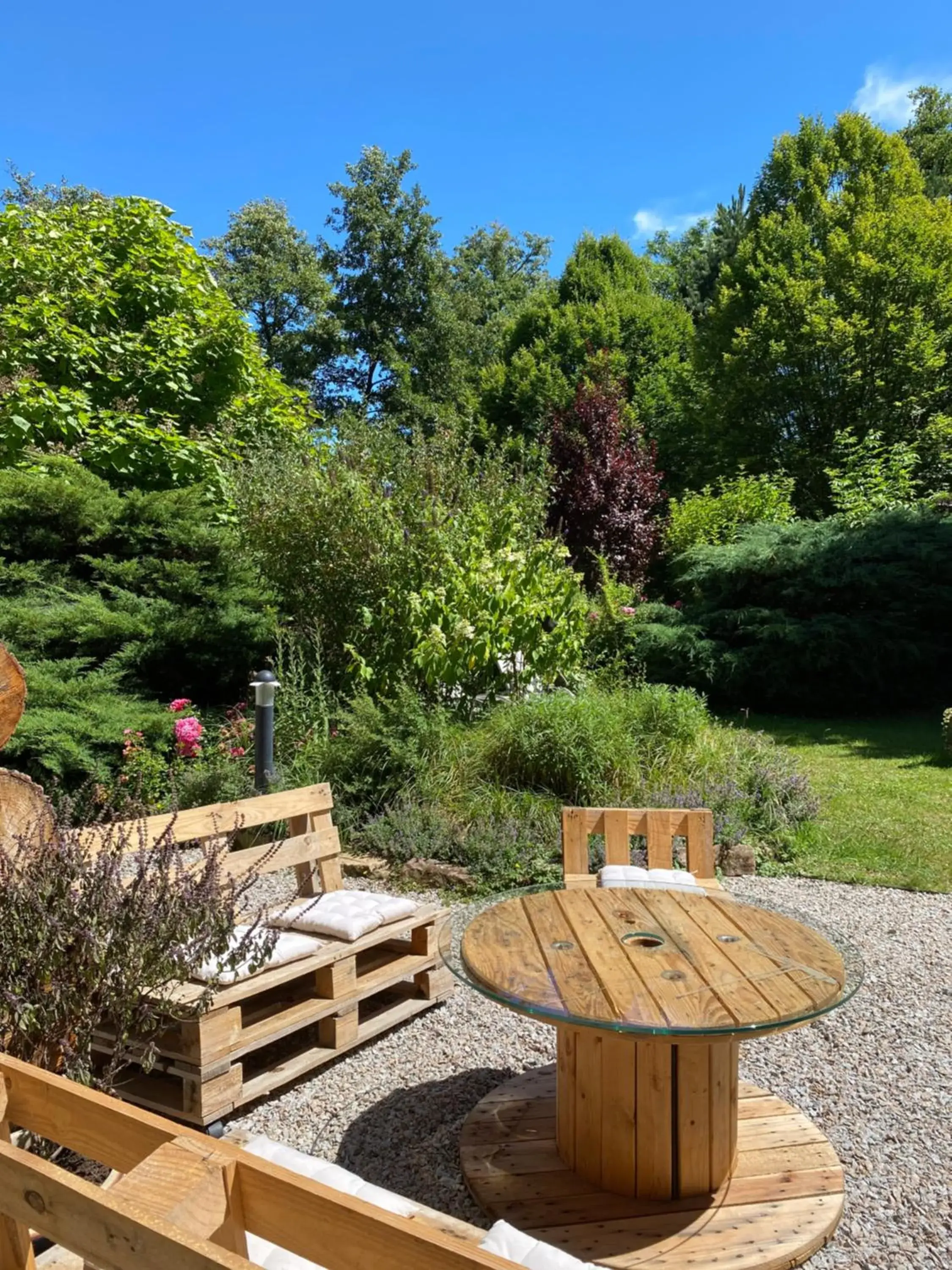Patio in Maison Jenny Hotel Restaurant & Spa Patio in Maison Jenny Hotel Restaurant & Spa