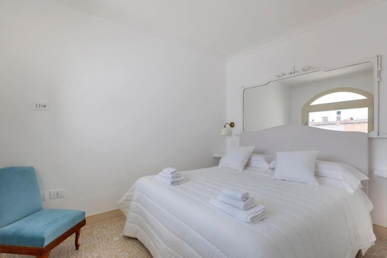 Bed in Relais Carlo Alberto