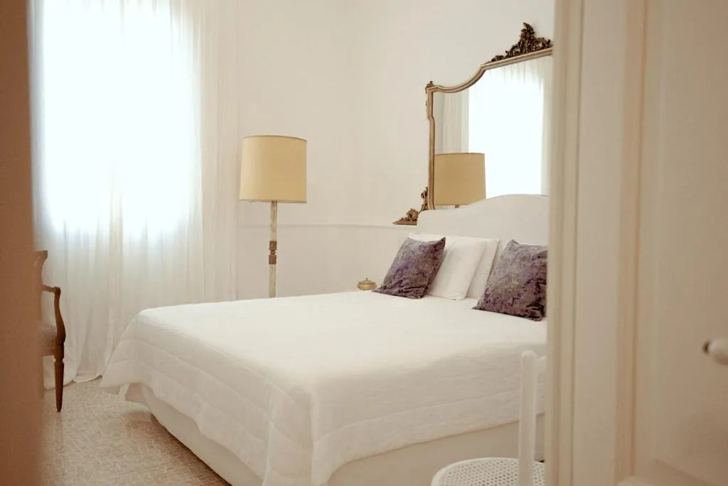 Bed in Relais Carlo Alberto