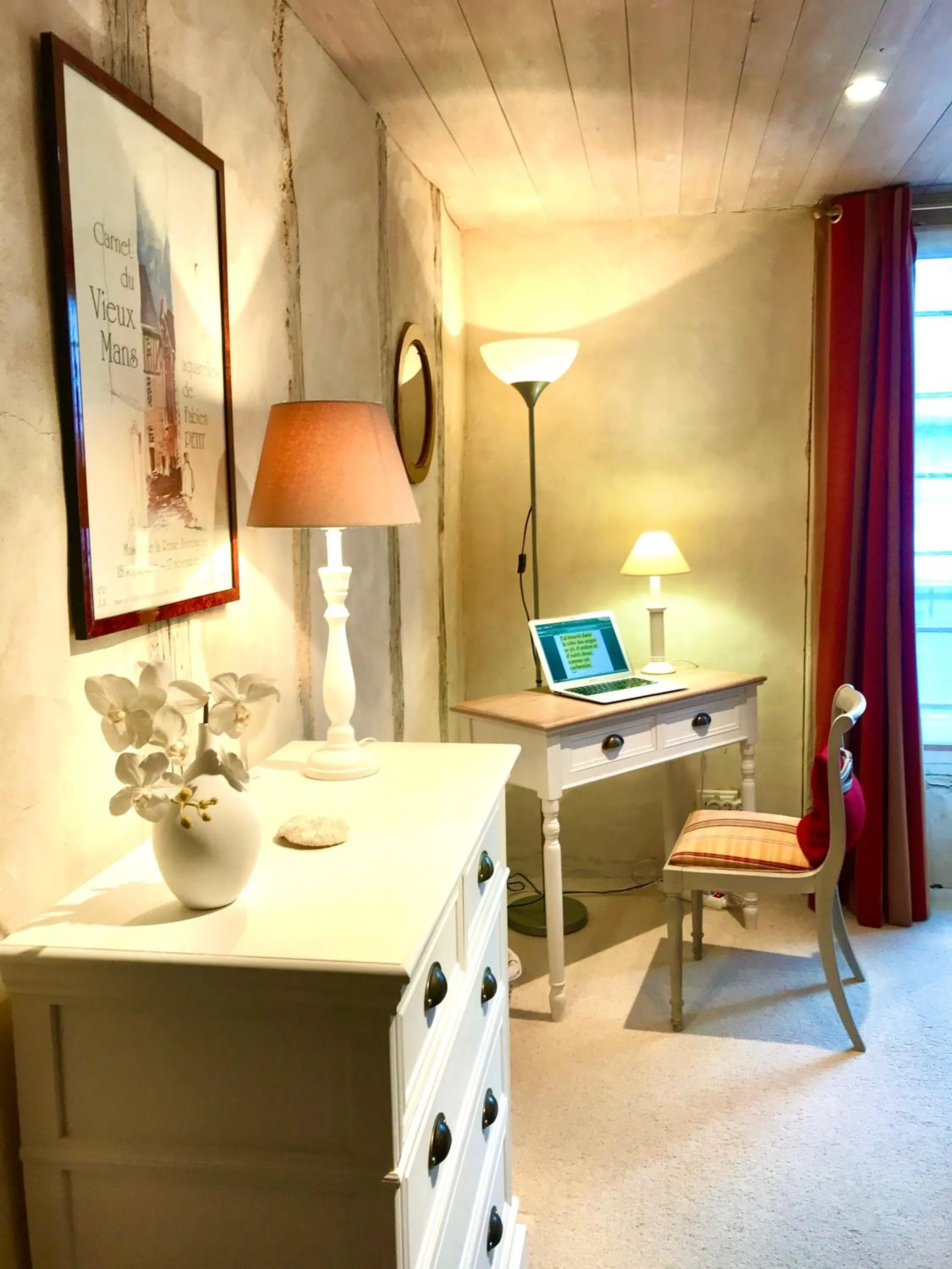 Bedroom in Logis Saint-Flaceau