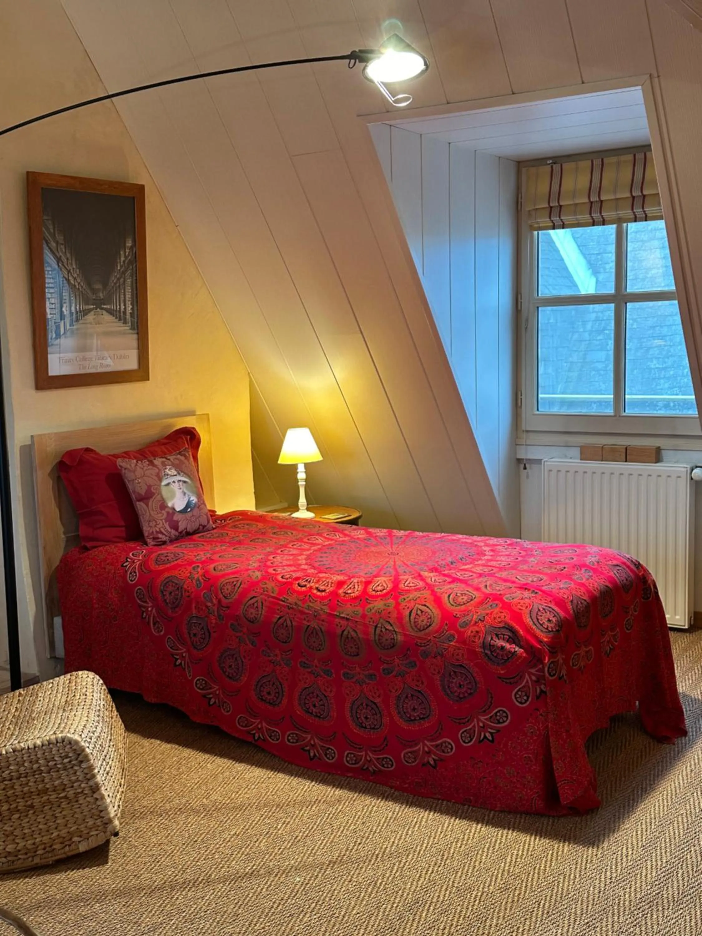 Bed in Logis Saint-Flaceau