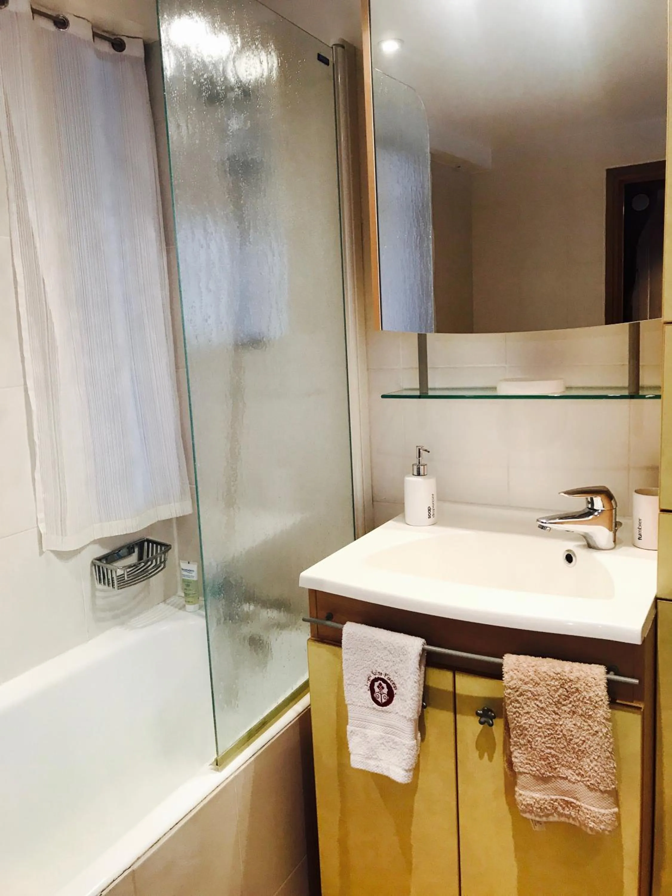 Bathroom in Logis Saint-Flaceau