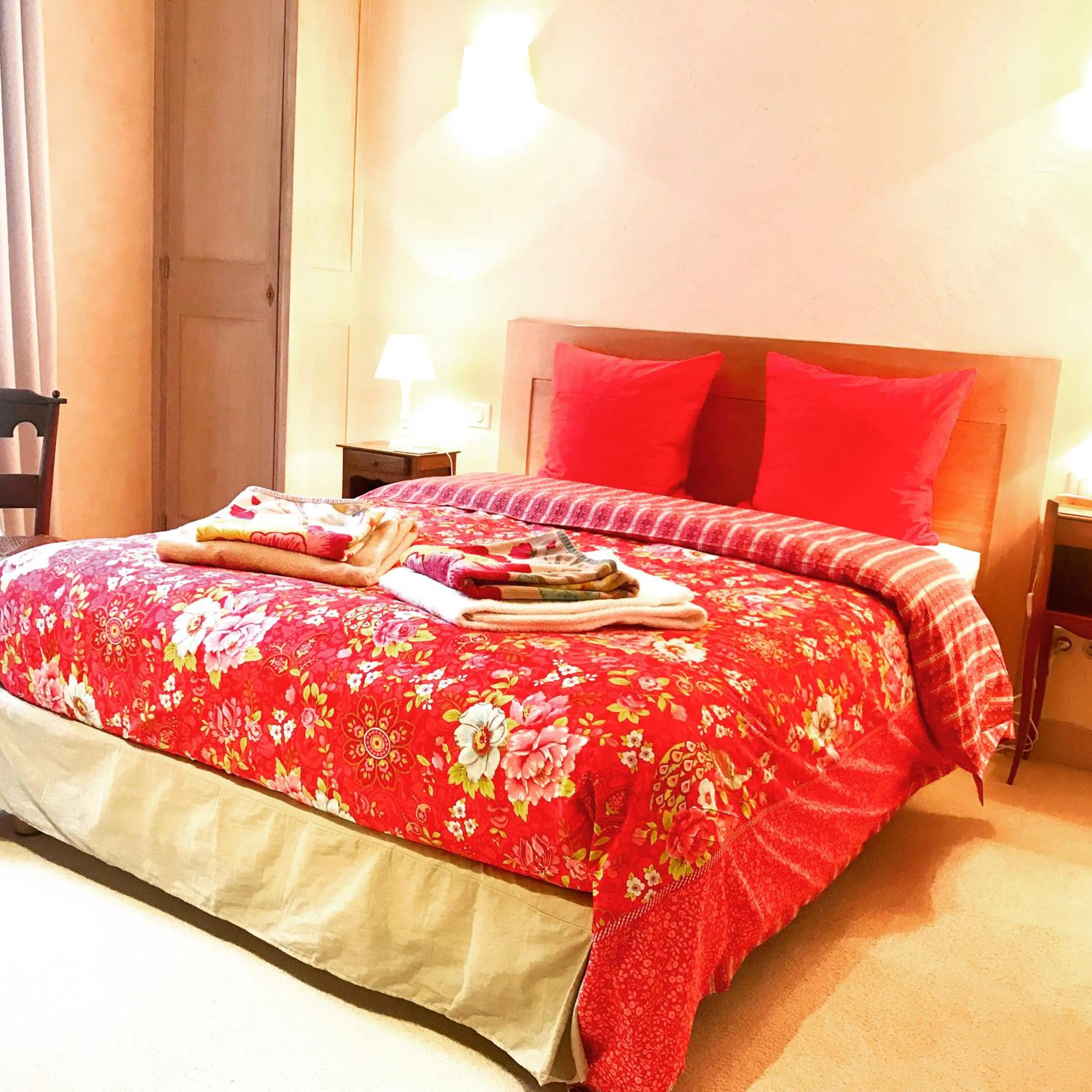 Bed in Logis Saint-Flaceau