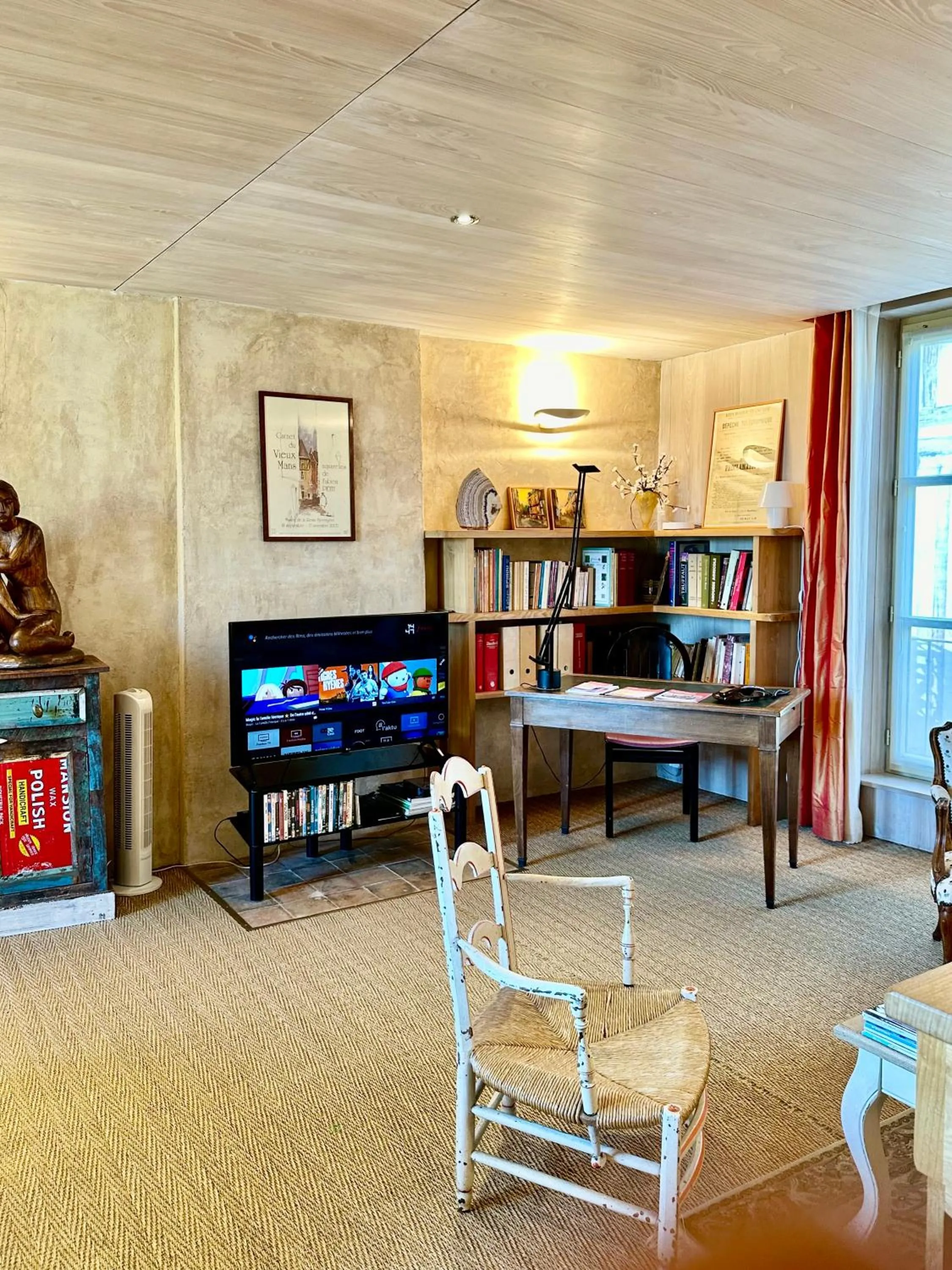 Seating area in Logis Saint-Flaceau