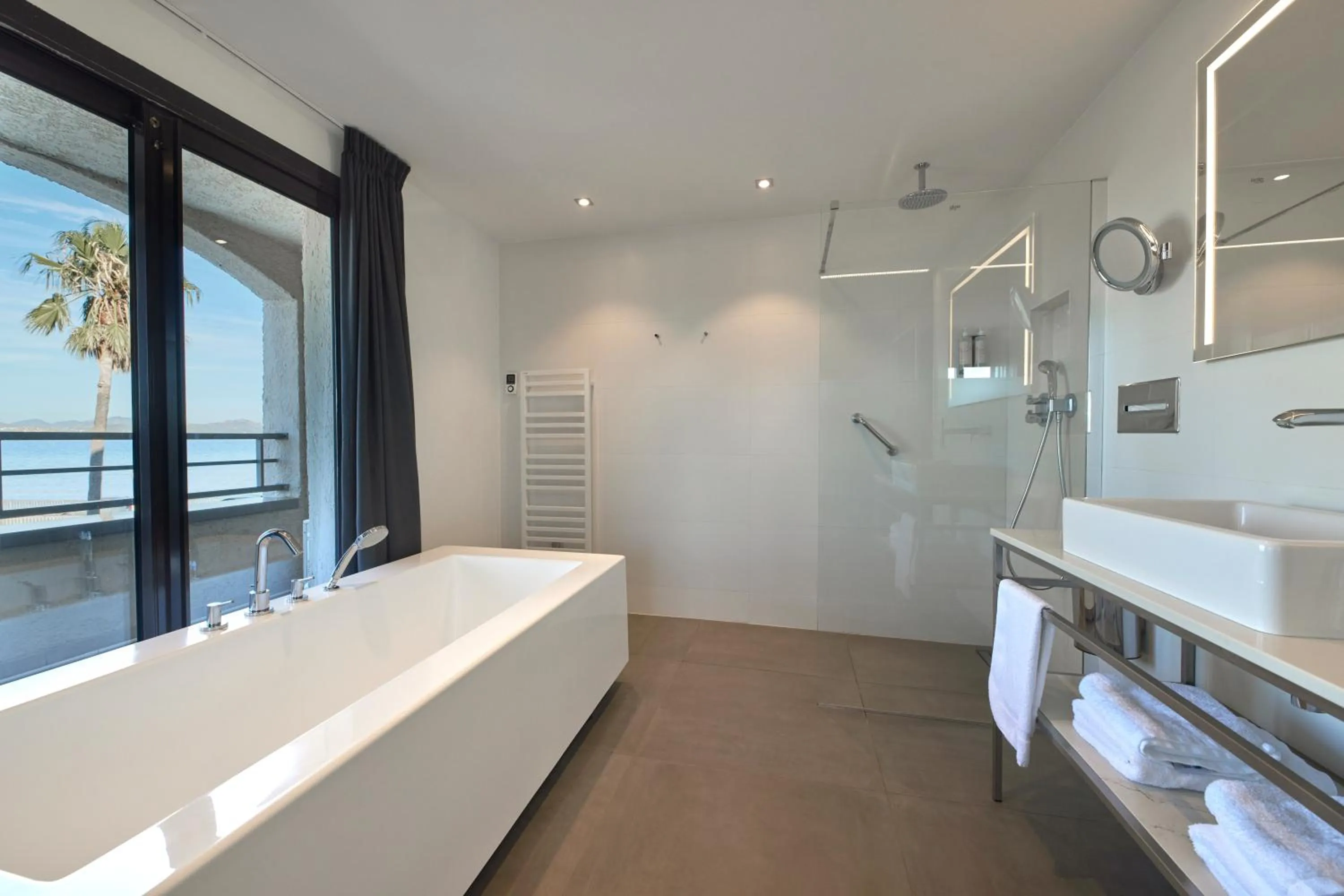 Bathroom in Van der Valk Hotel Saint-Aygulf