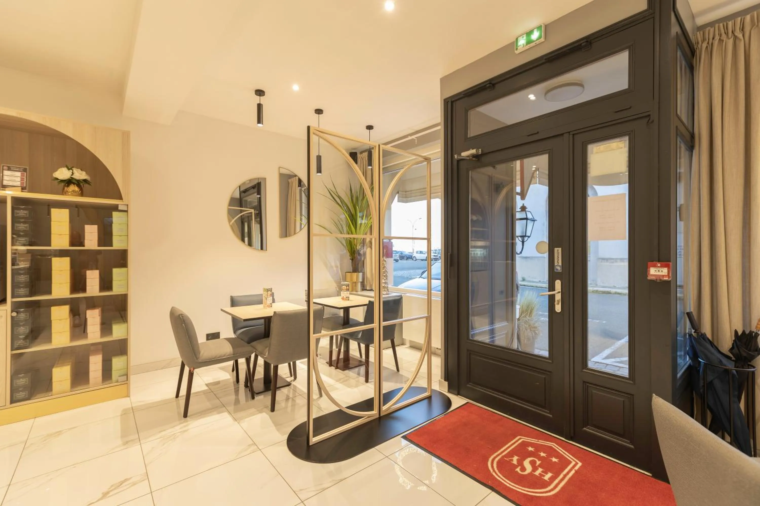 Facade/entrance in Hotel Le Saint-Yves