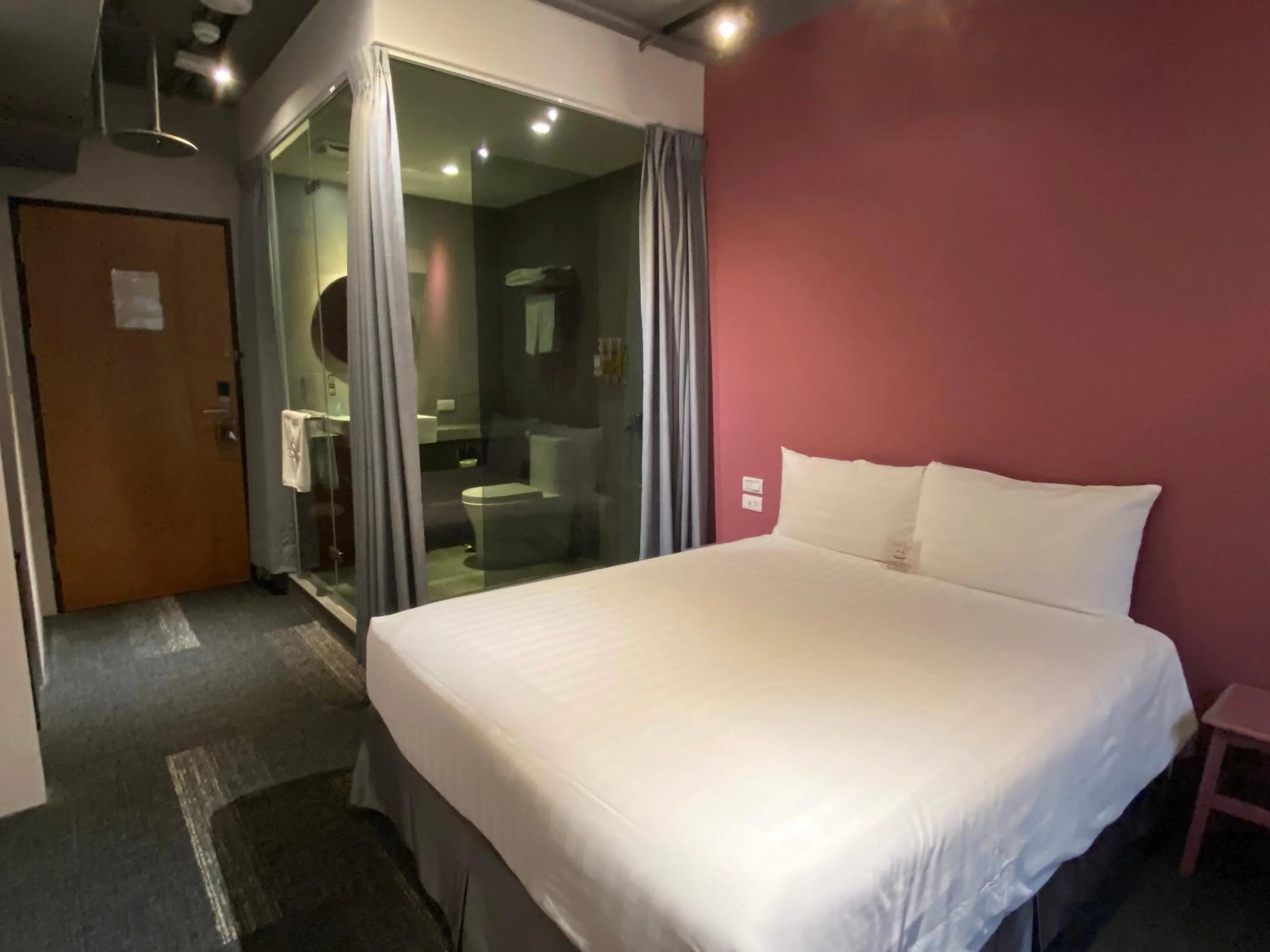 Photo of the whole room, Bed in Cho Hotel 3