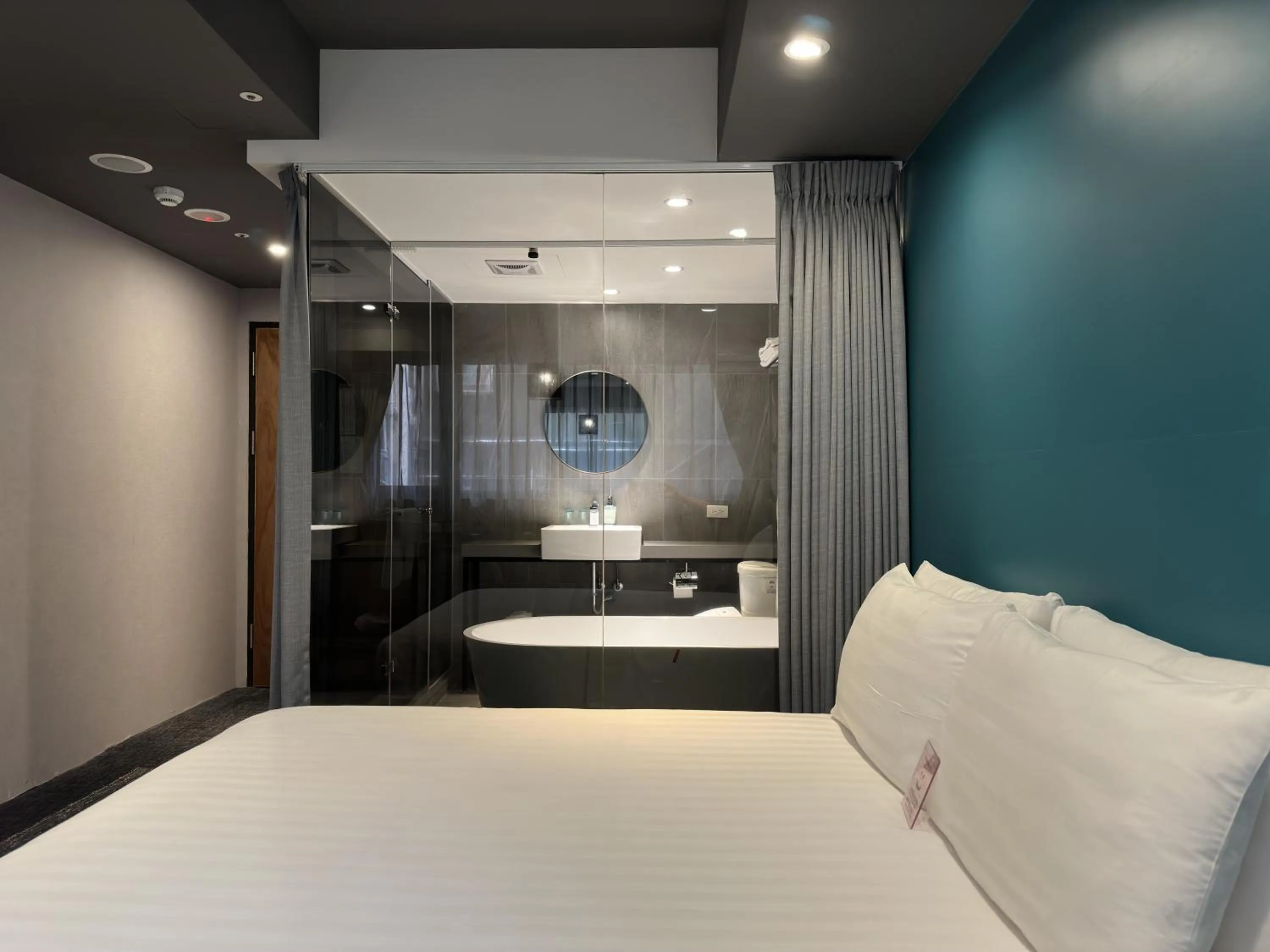 Photo of the whole room, Bed in Cho Hotel 3