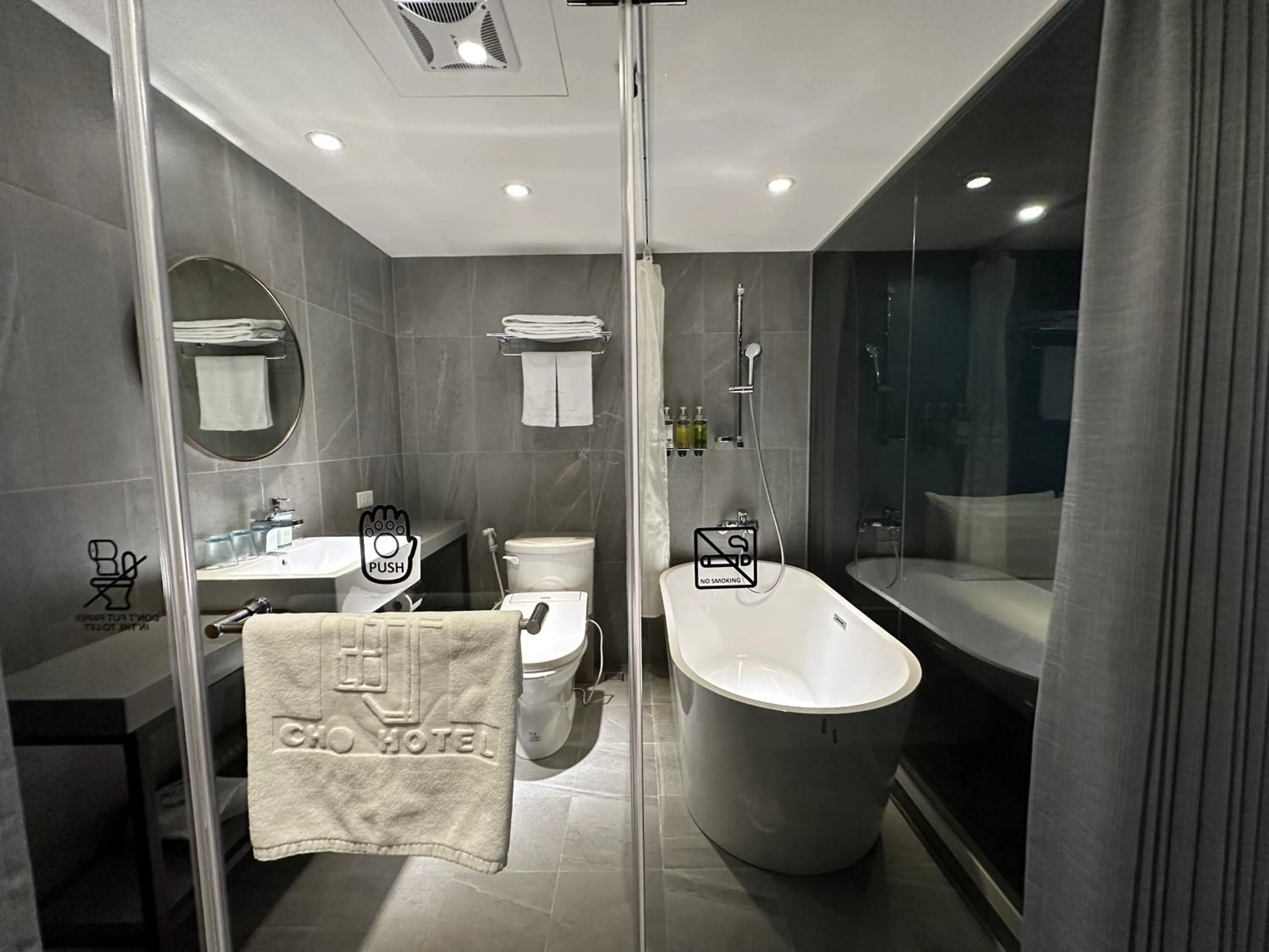 Bathroom in Cho Hotel 3