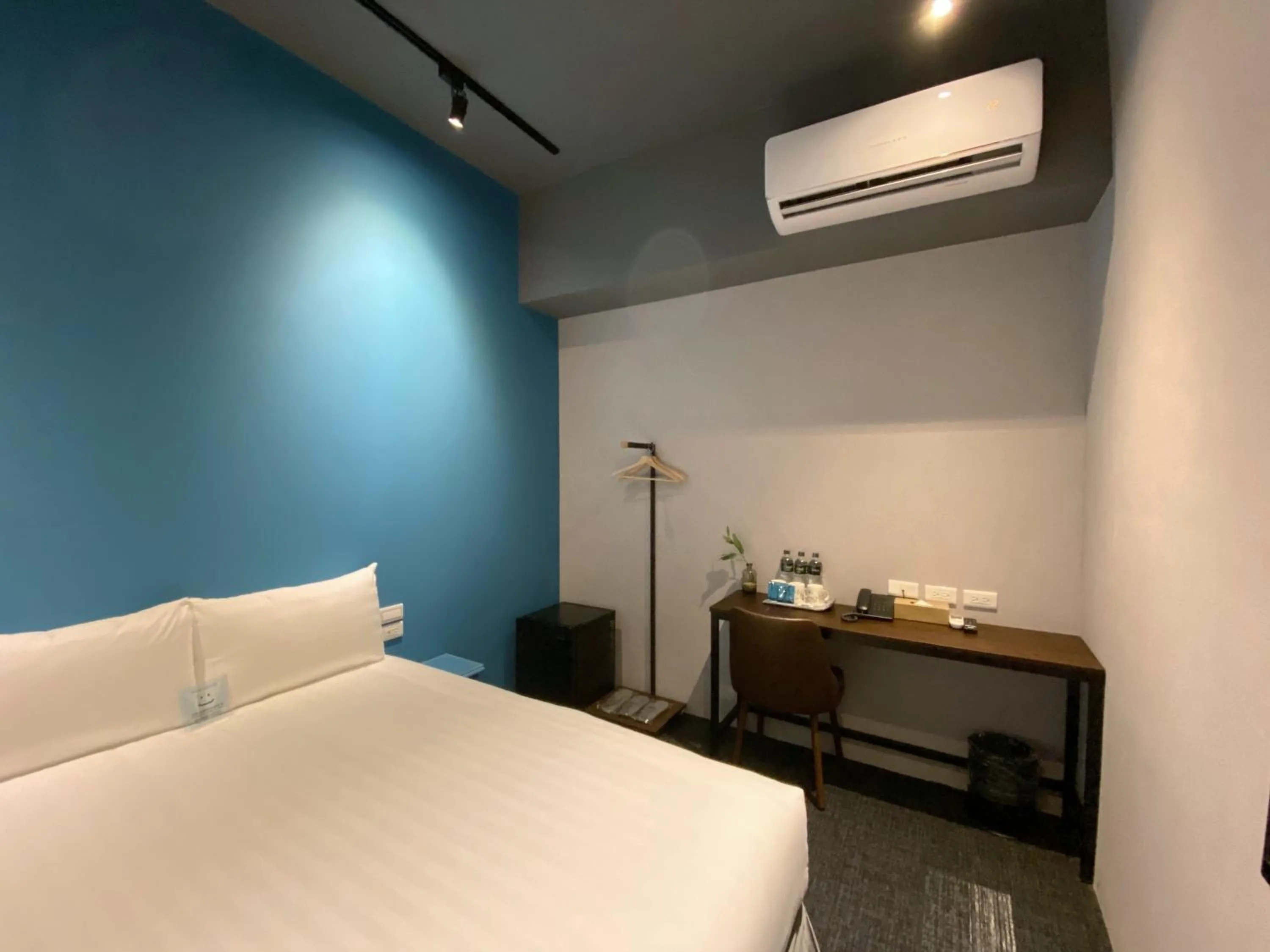 Photo of the whole room, Bed in Cho Hotel 3