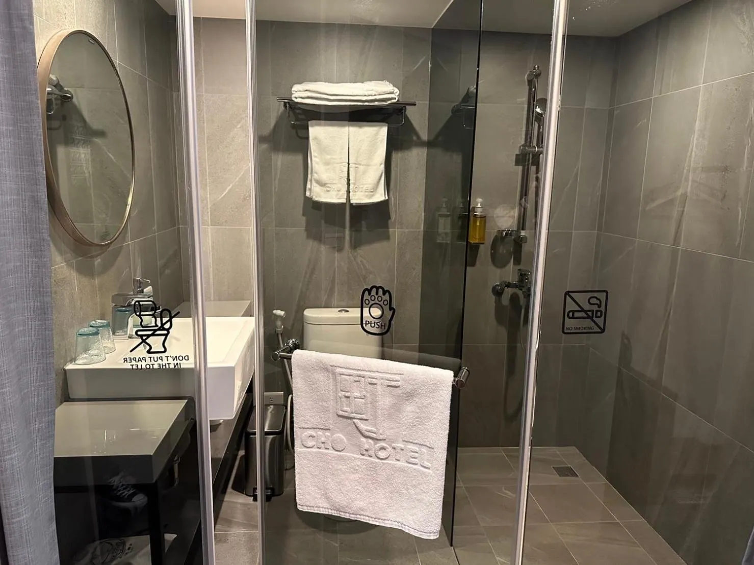 Shower in Cho Hotel 3