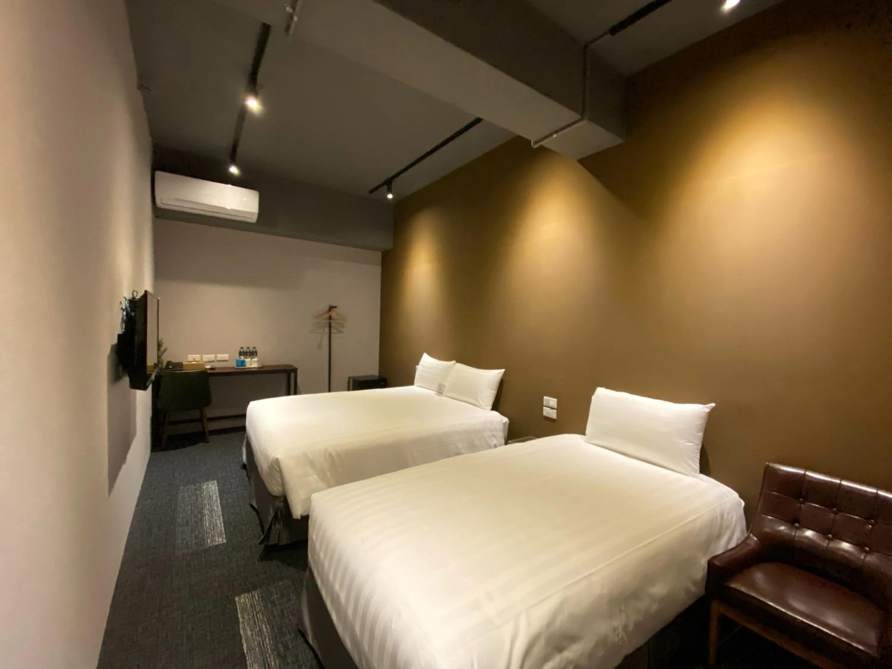 Photo of the whole room, Bed in Cho Hotel 3