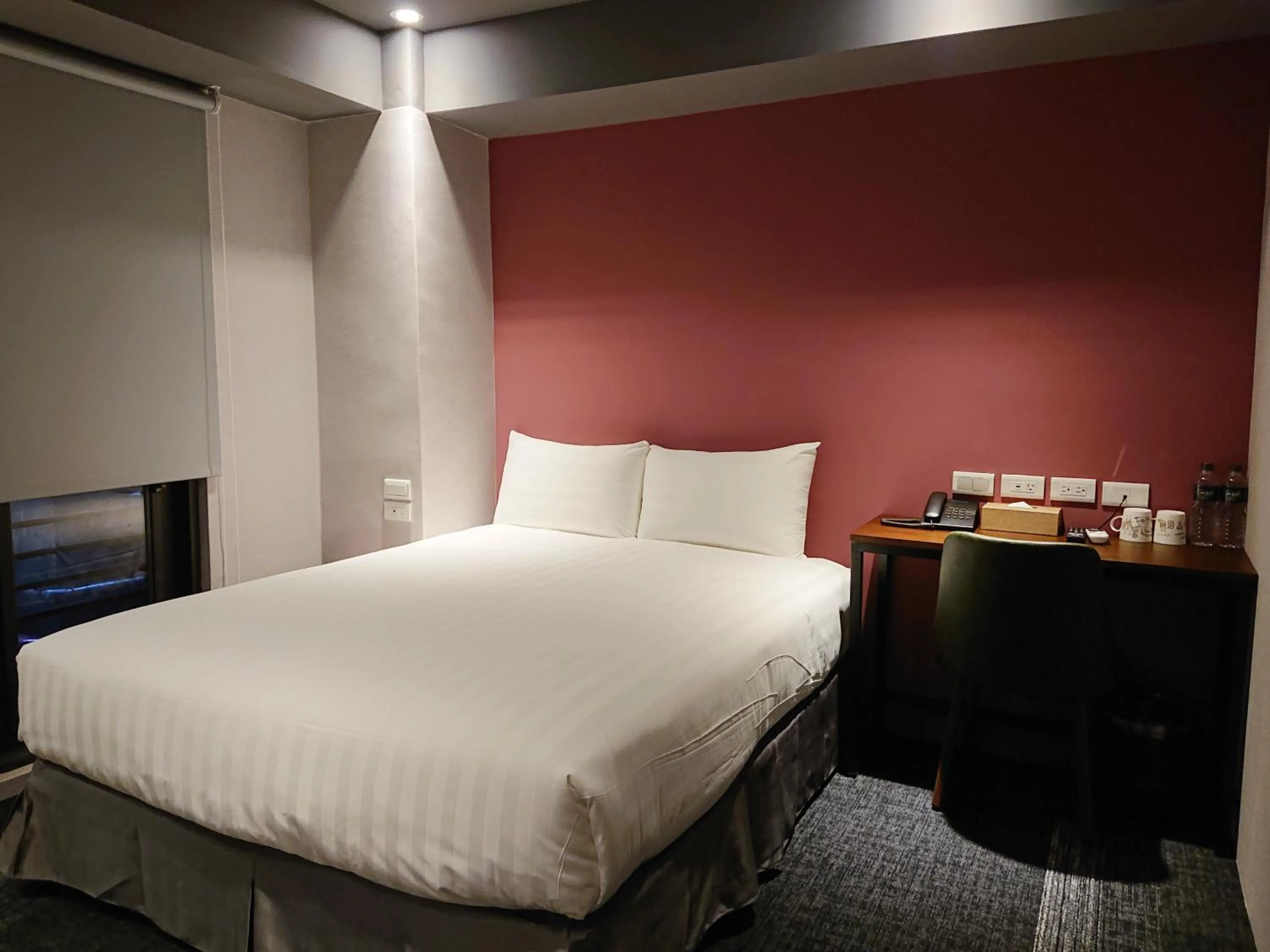 Photo of the whole room, Bed in Cho Hotel 3