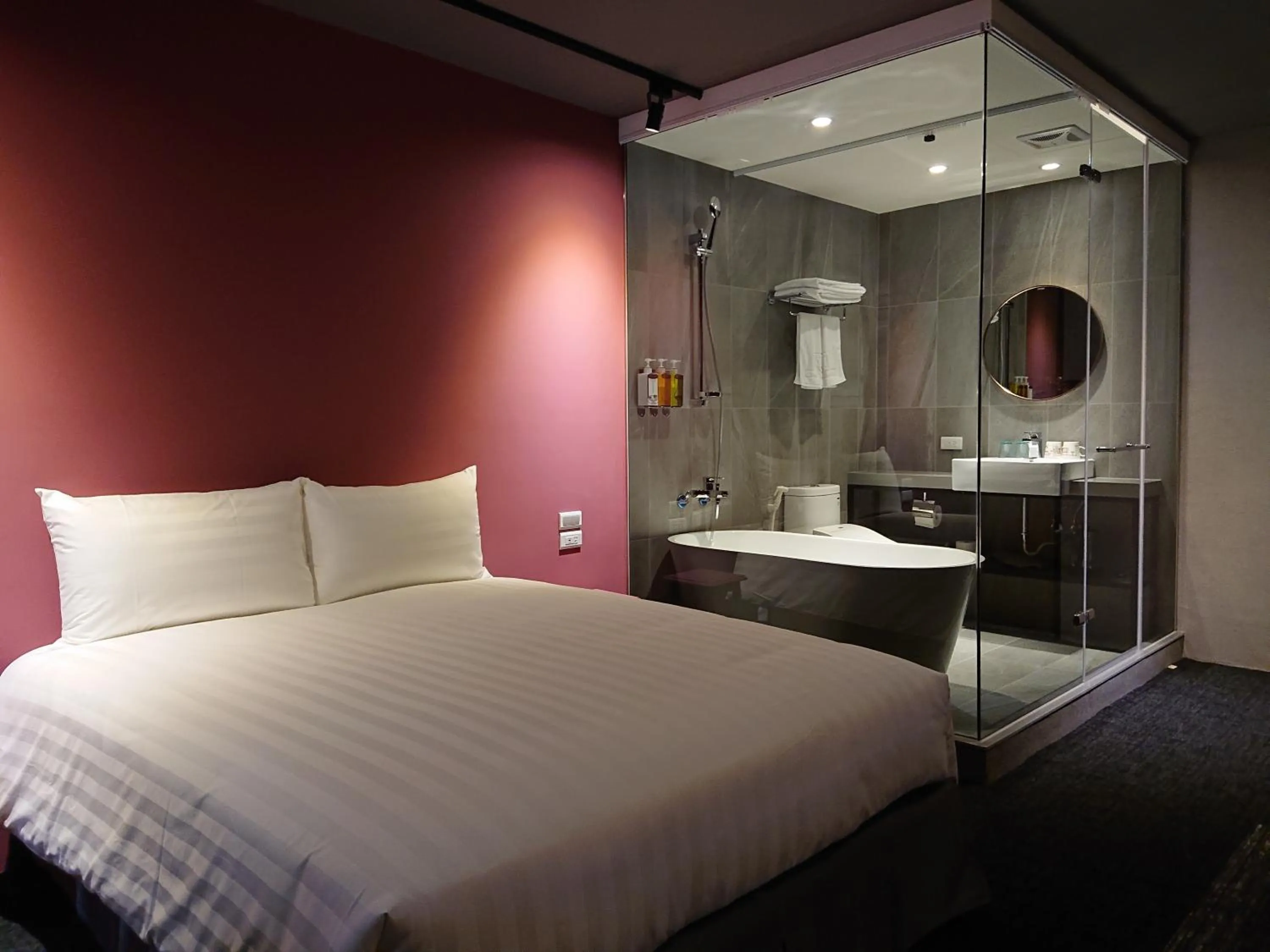 Photo of the whole room, Bed in Cho Hotel 3