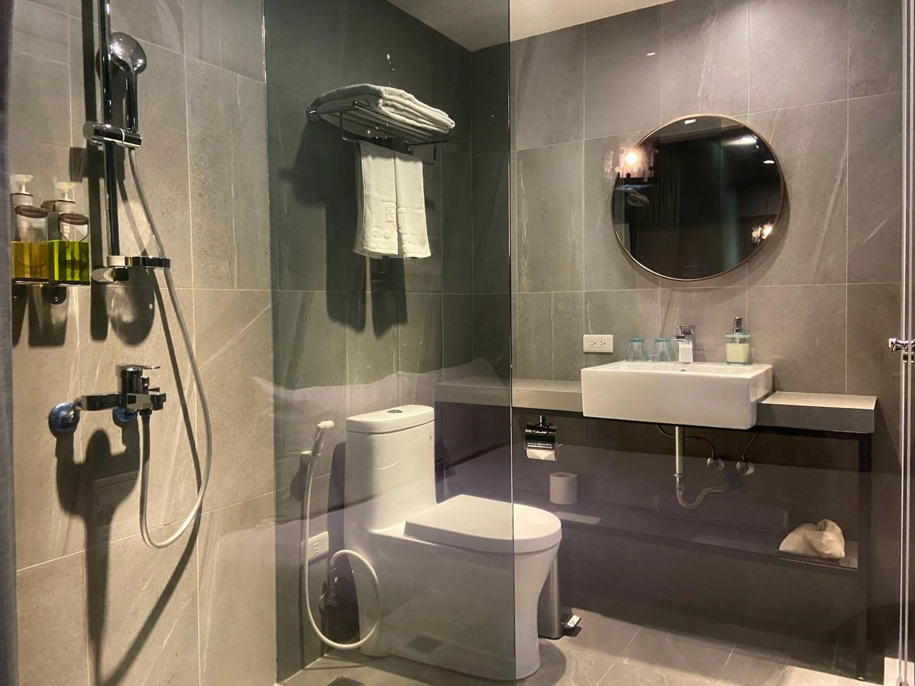 Shower in Cho Hotel 3