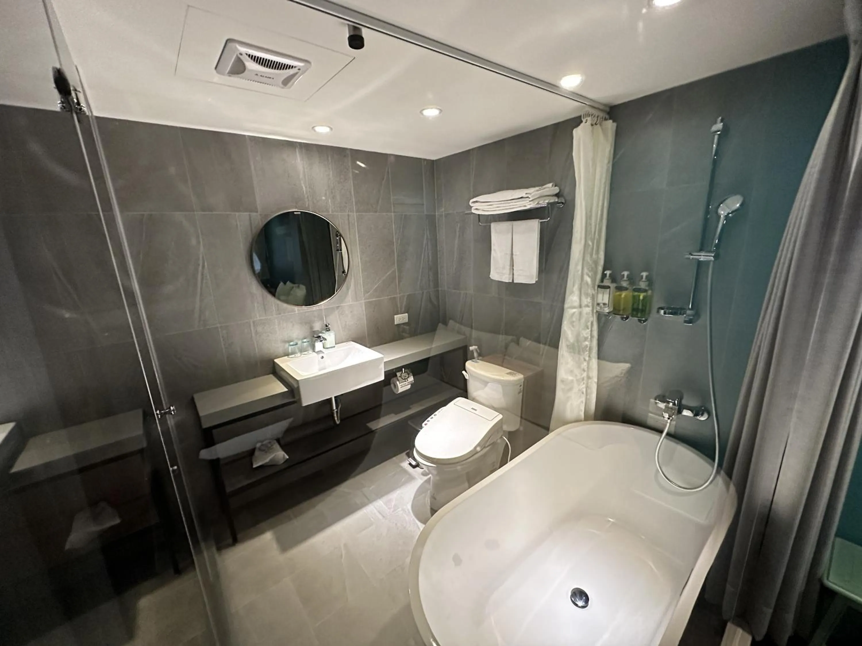 Bathroom in Cho Hotel 3