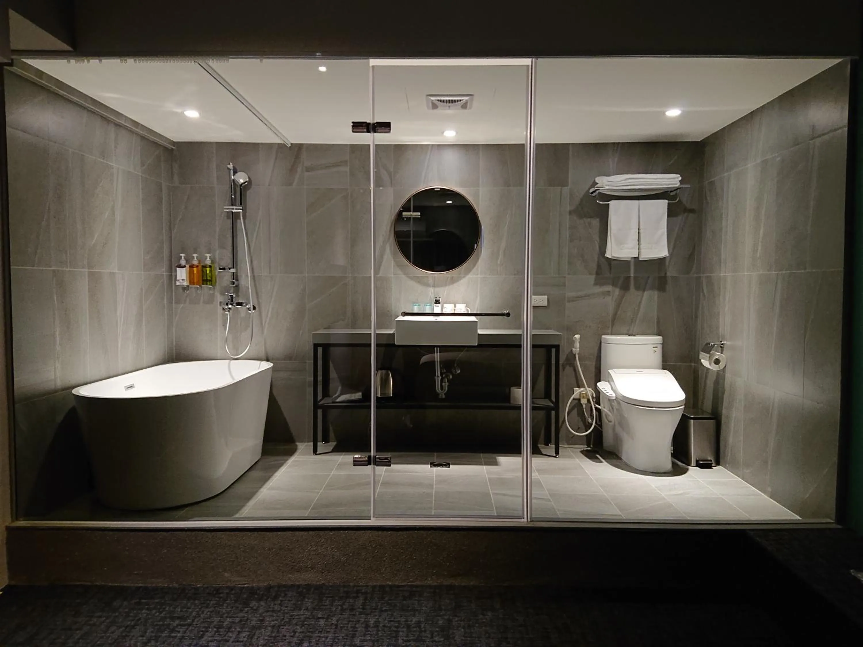 Bathroom in Cho Hotel 3