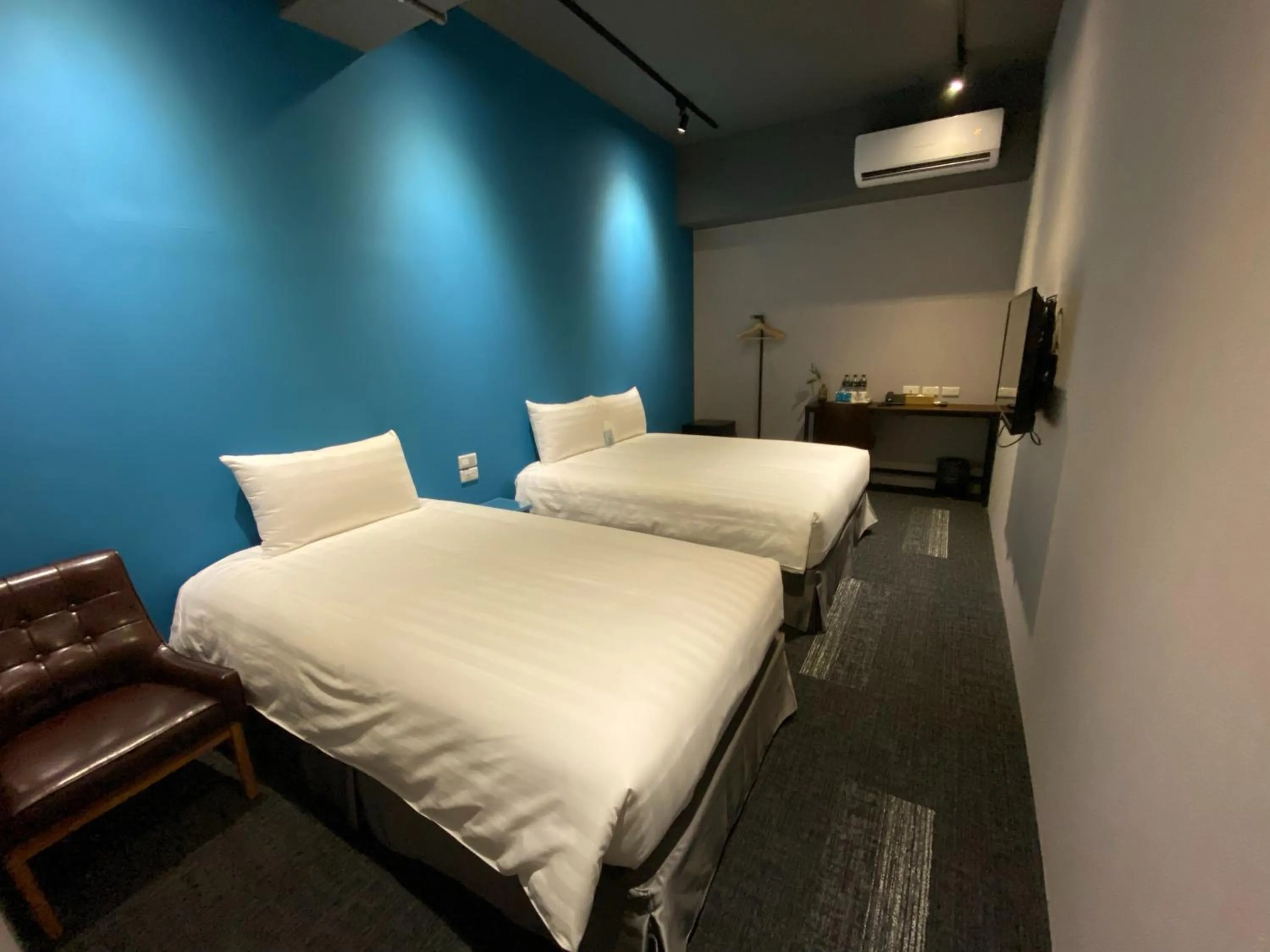 Photo of the whole room, Bed in Cho Hotel 3