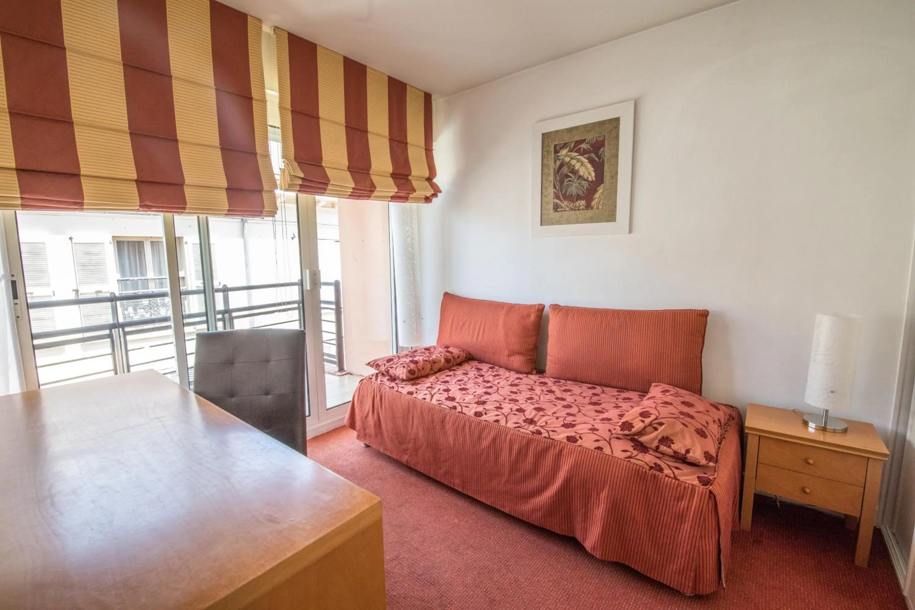 Bed in Cannes Croisette Prestige Apart'hotel