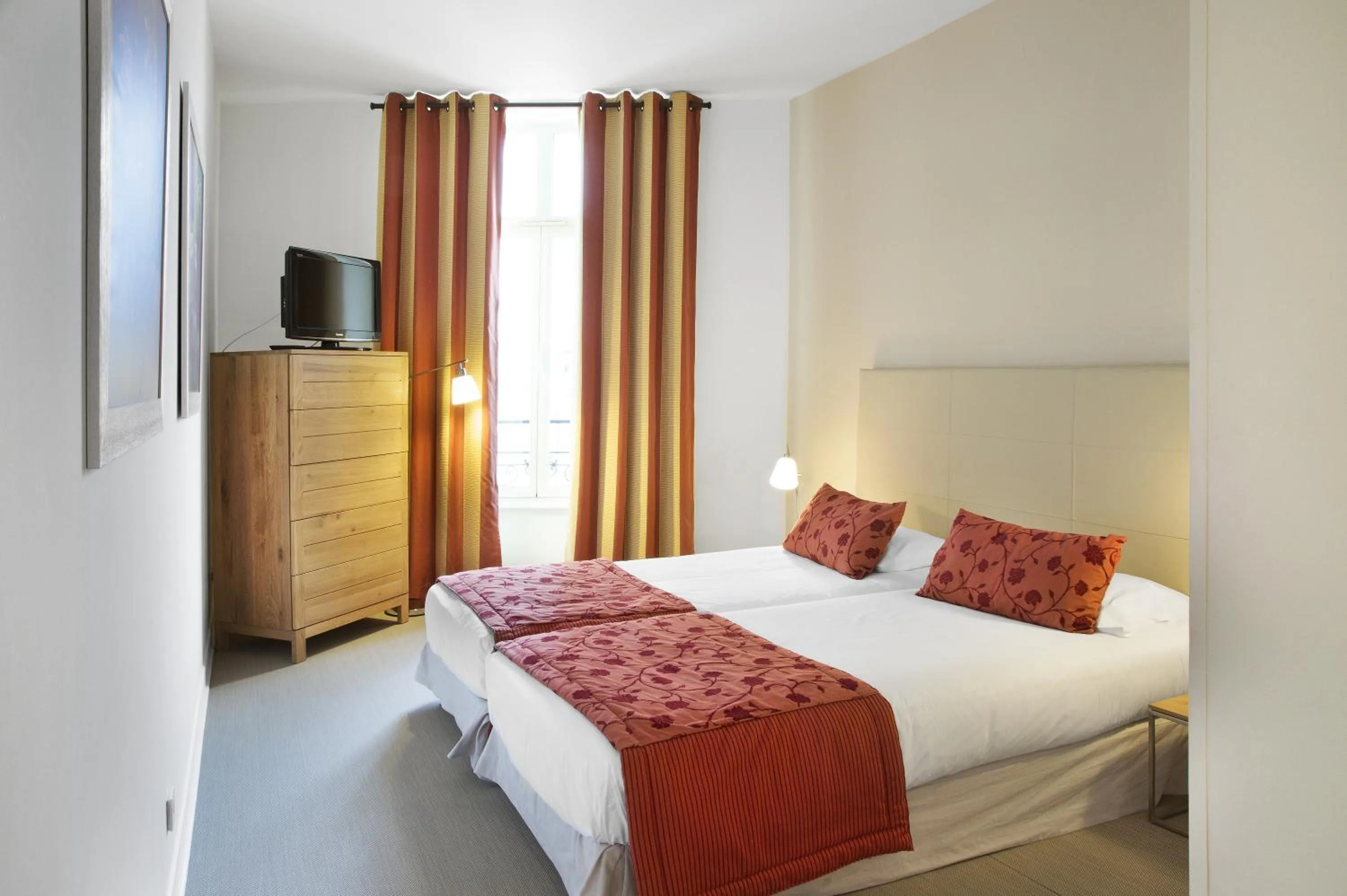 Bedroom, Bed in Cannes Croisette Prestige Apart'hotel