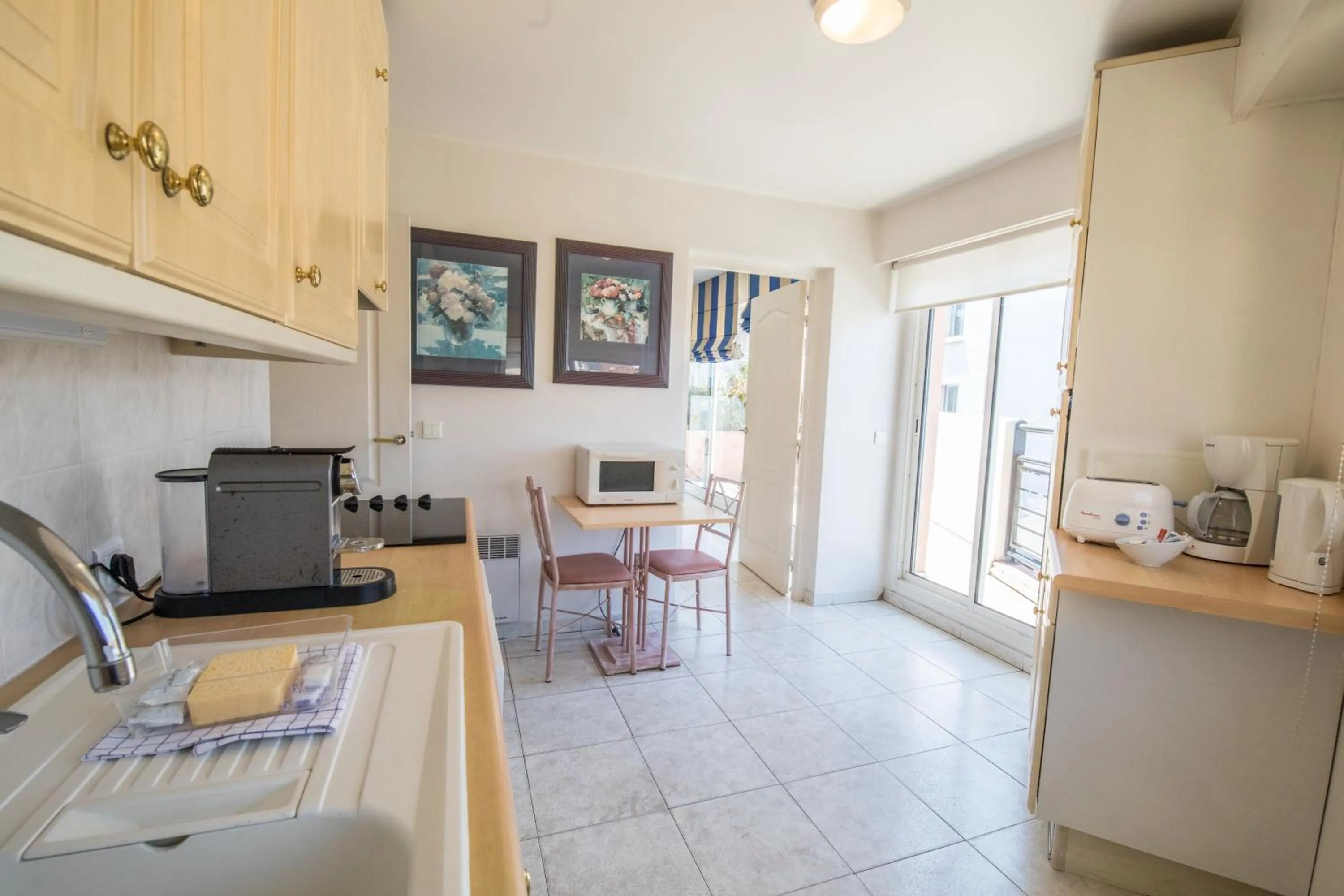 Coffee/tea facilities in Cannes Croisette Prestige Apart'hotel