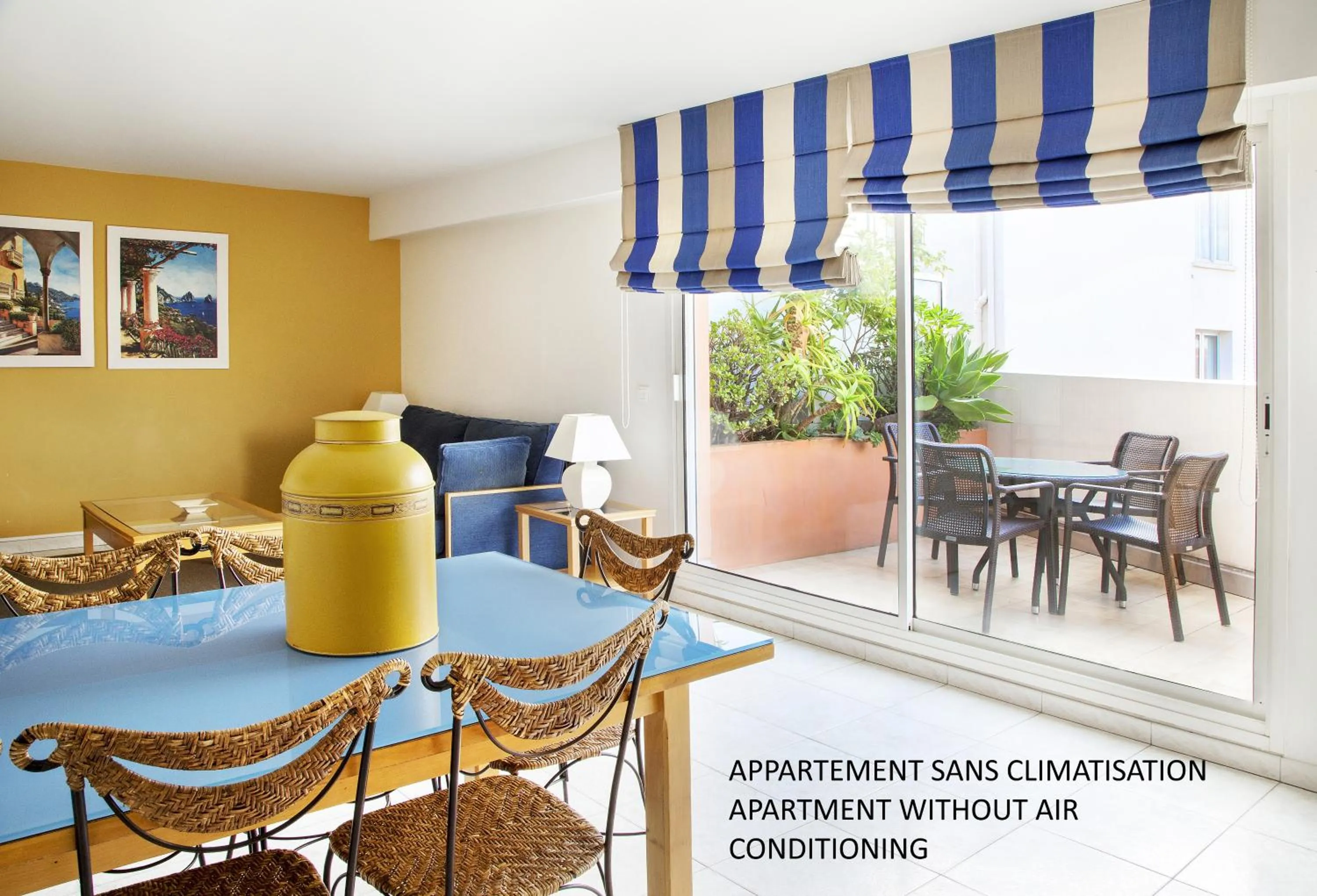 Living room in Cannes Croisette Prestige Apart'hotel