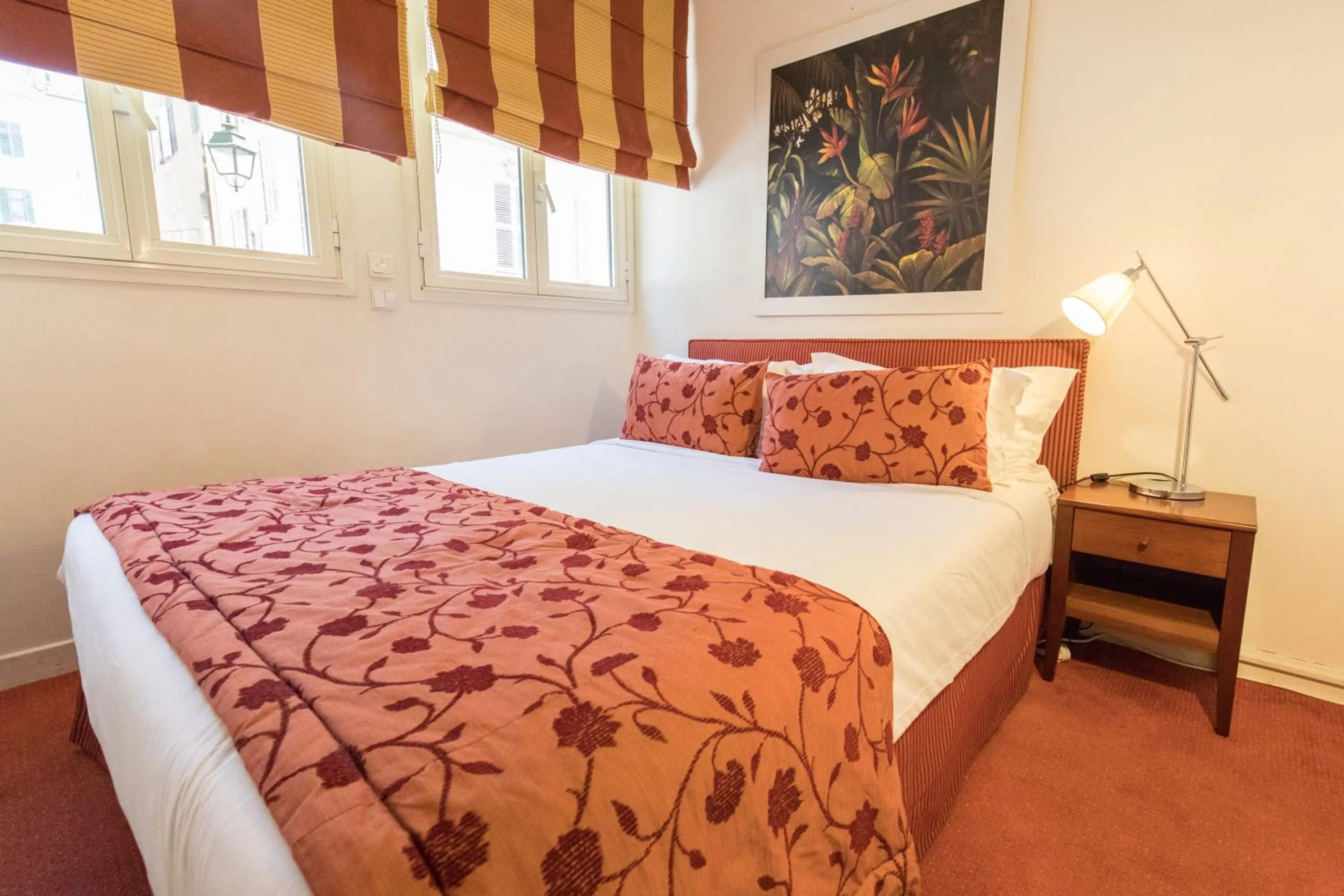 Bed in Cannes Croisette Prestige Apart'hotel