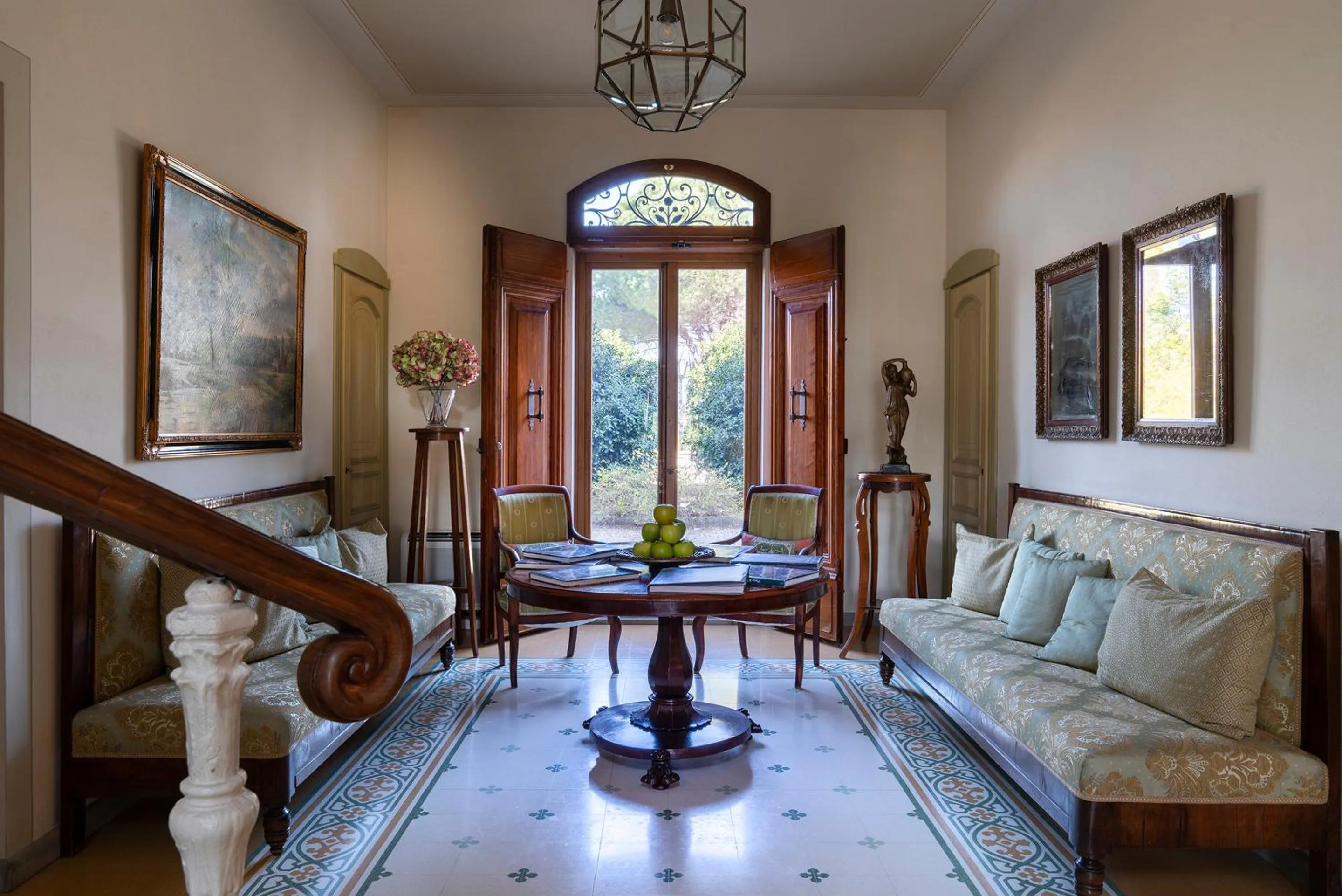 Communal lounge/ TV room in Villa Sestilia Guest House