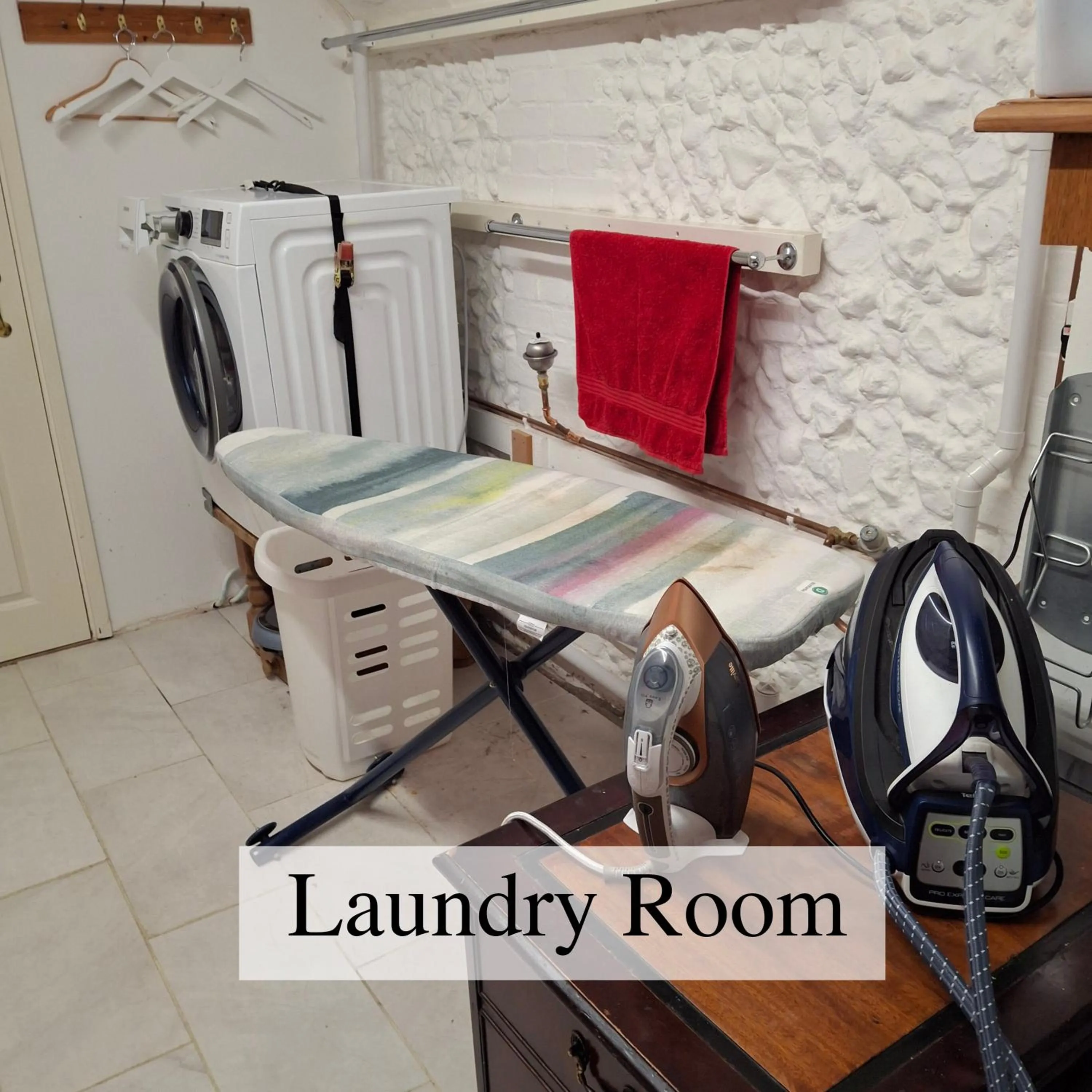 flat iron in The Abbey Hotel & Apartments