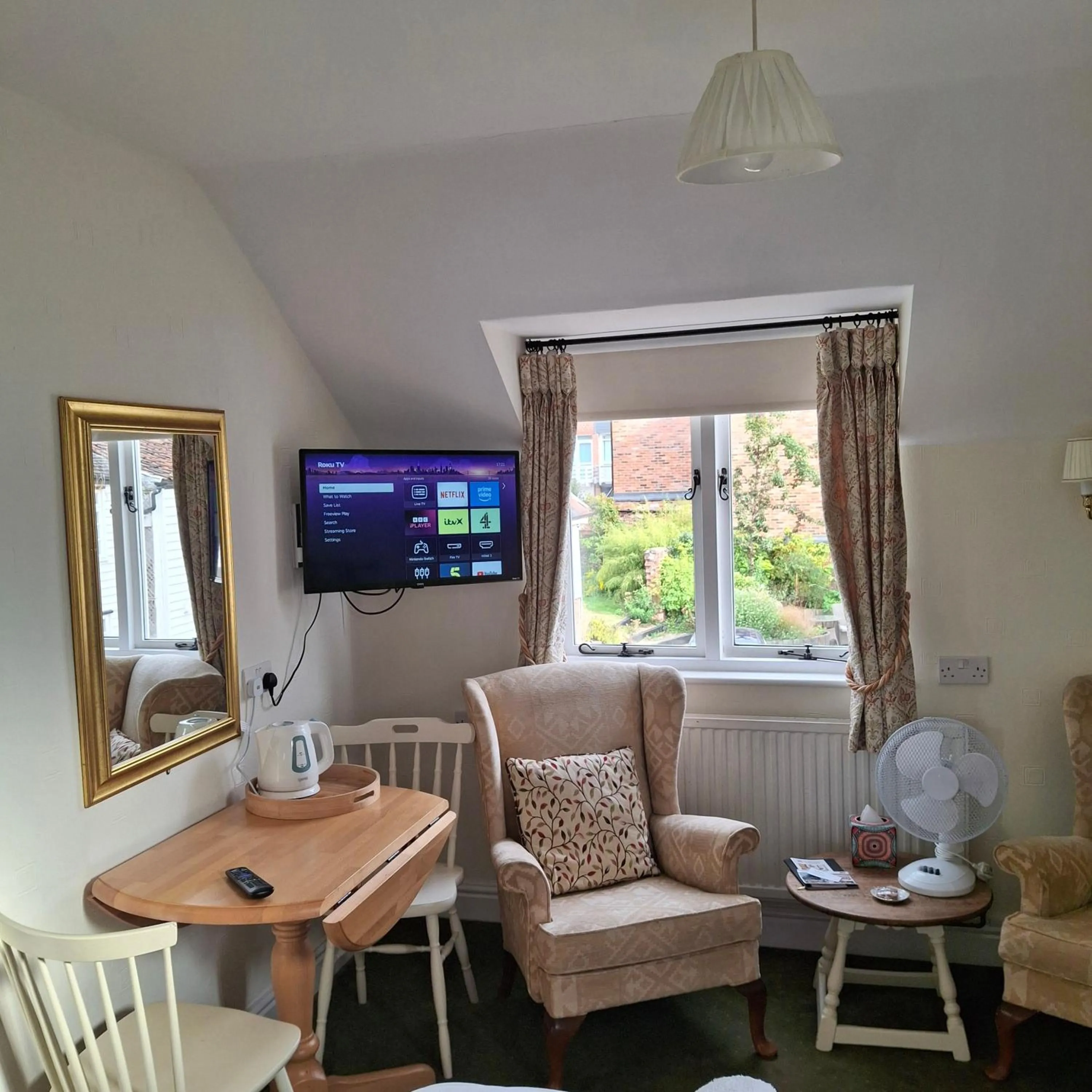 TV and multimedia in The Abbey Hotel & Apartments