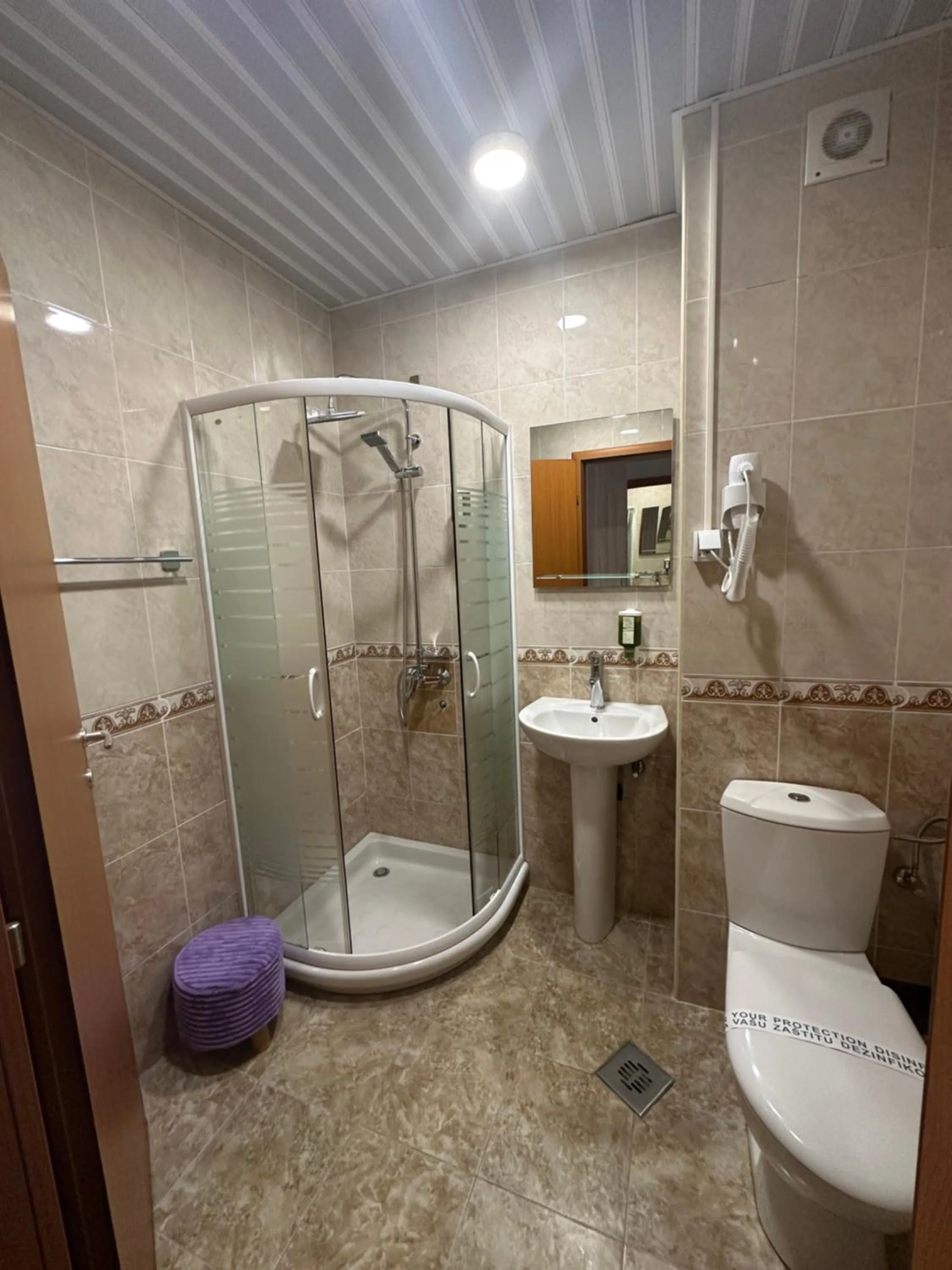 Shower in Montebay Perla