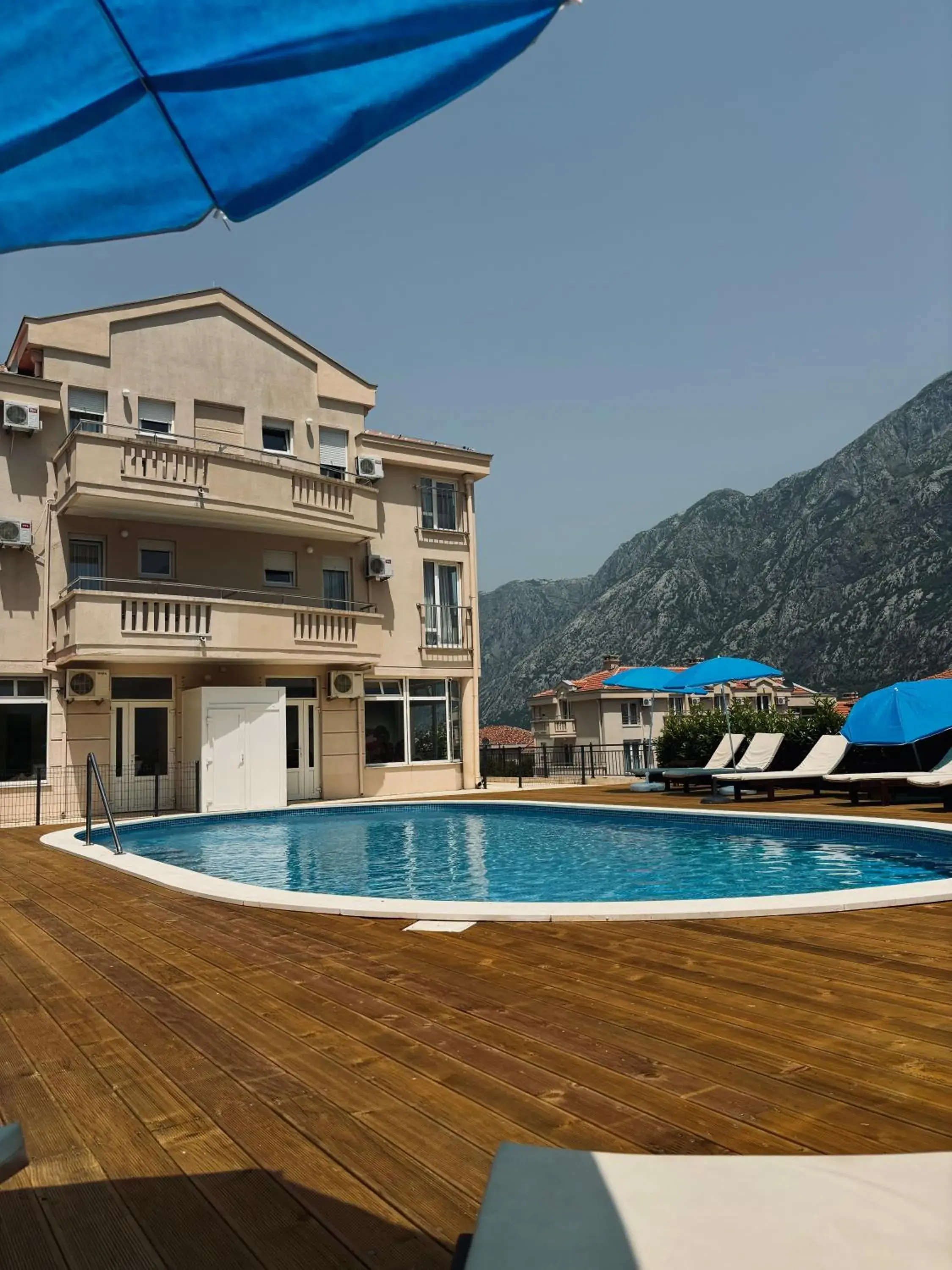 Swimming pool in Montebay Perla Swimming pool in Montebay Perla