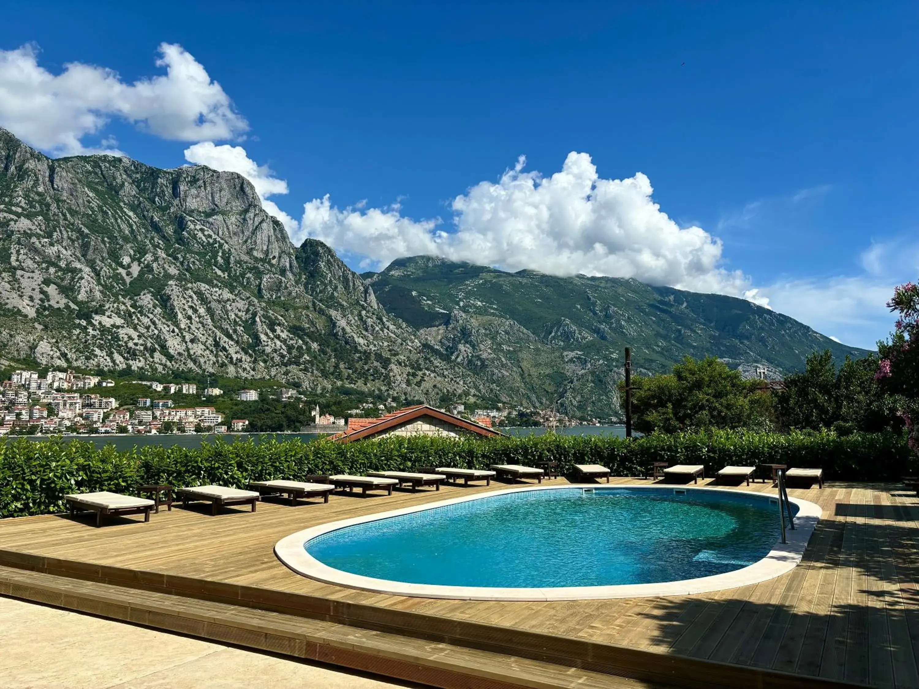 Swimming pool in Montebay Perla Swimming pool in Montebay Perla