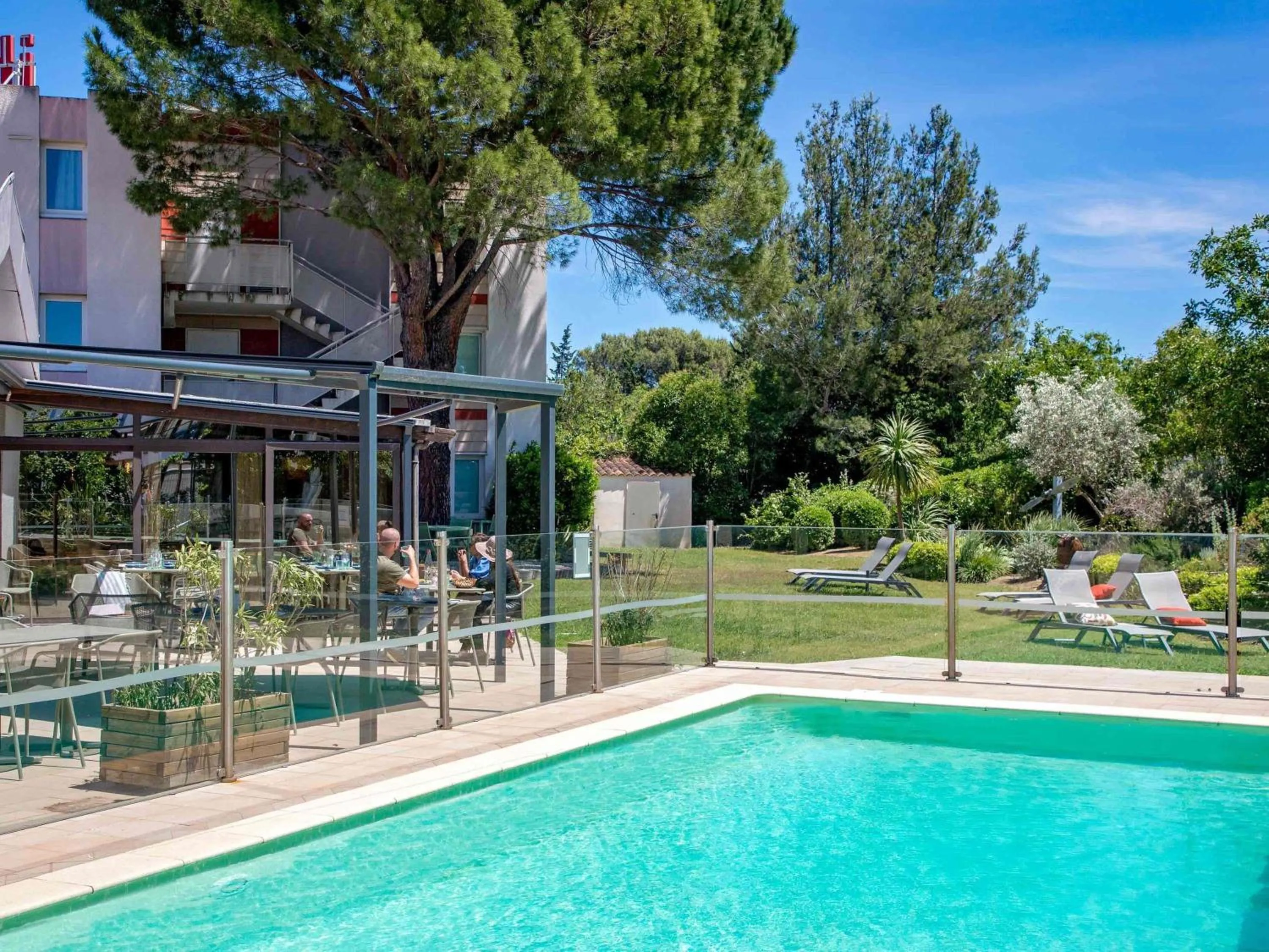 Pool view in ibis Salon de Provence