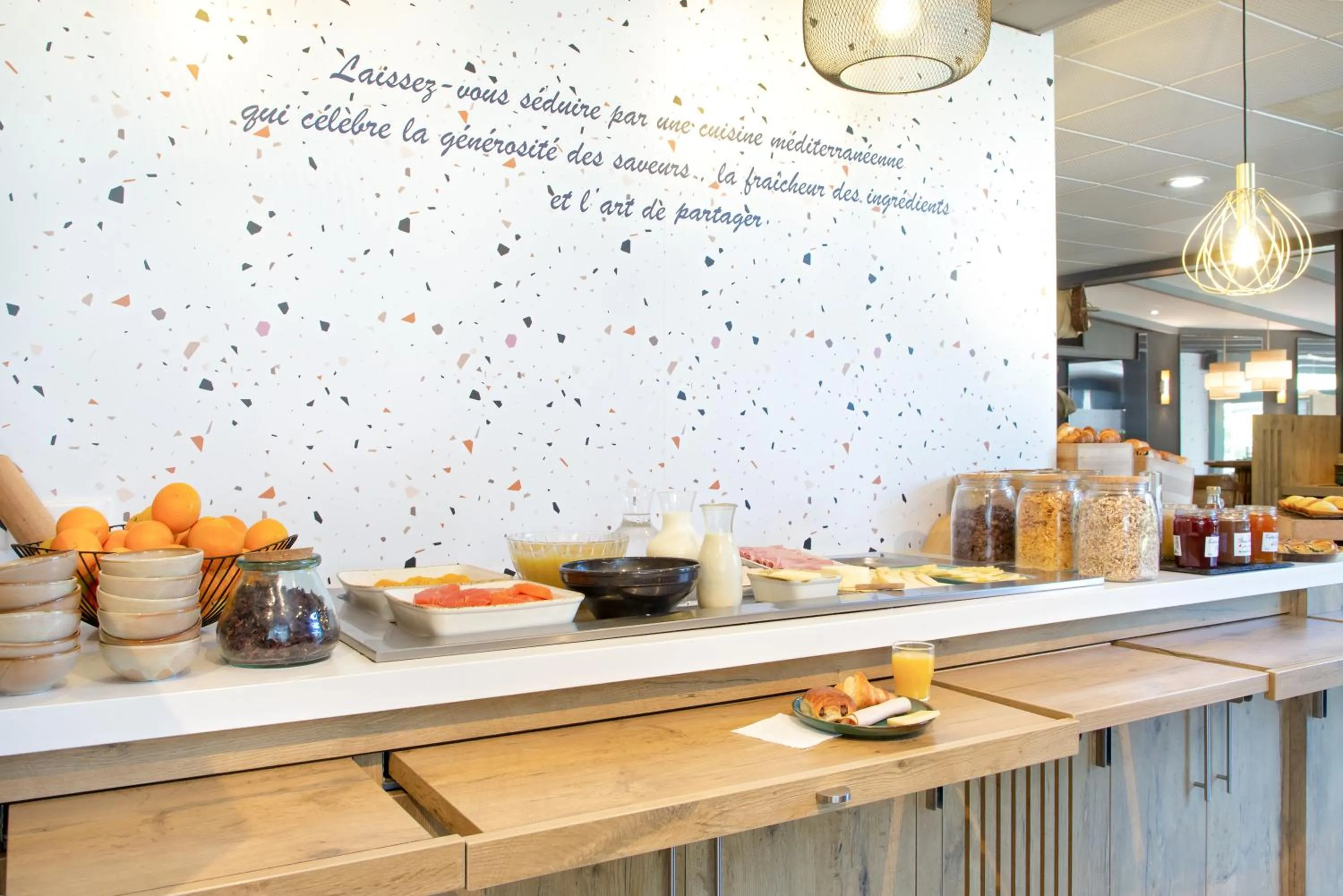 Breakfast in ibis Salon de Provence