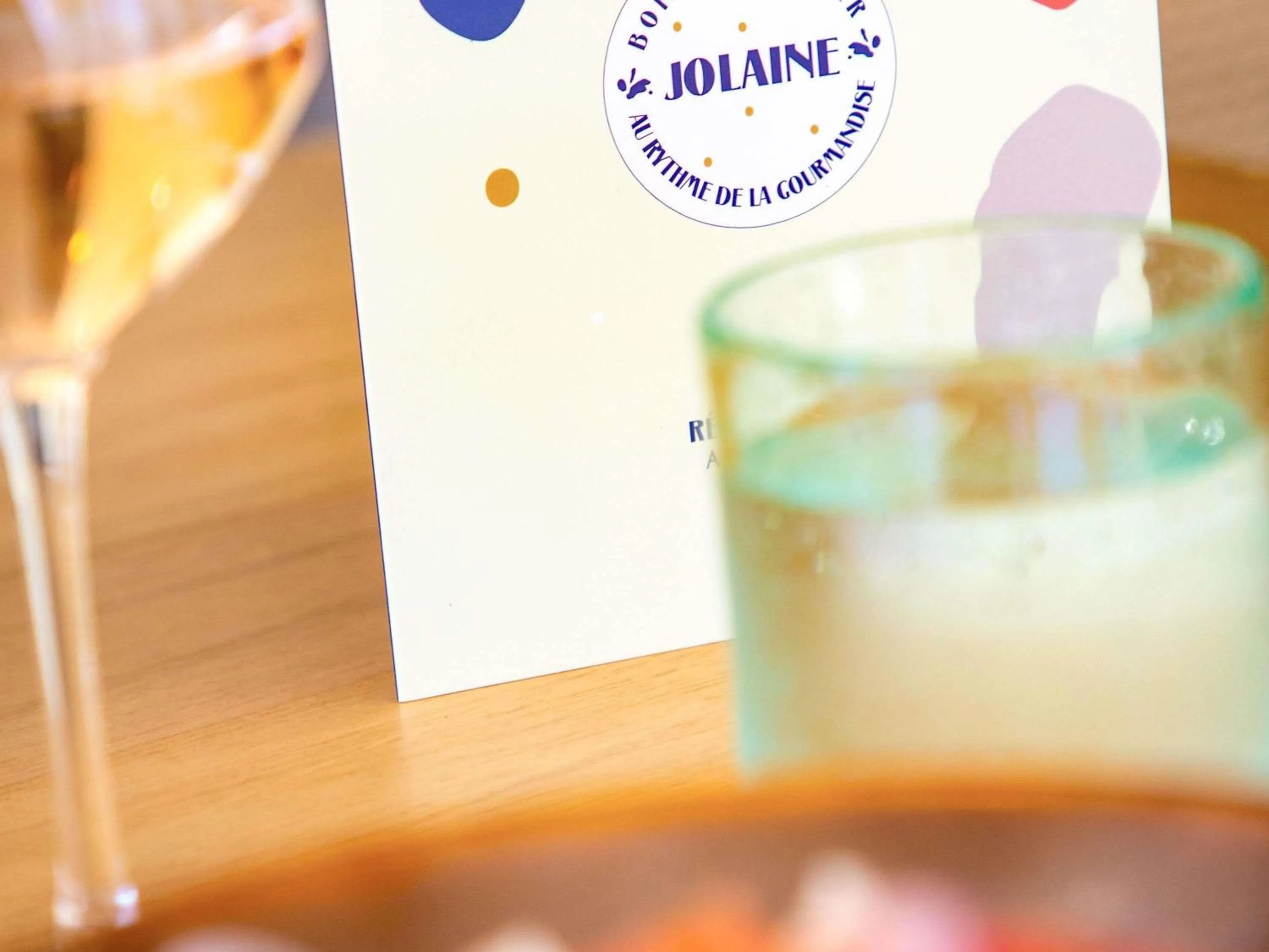 Lounge or bar in ibis Salon de Provence