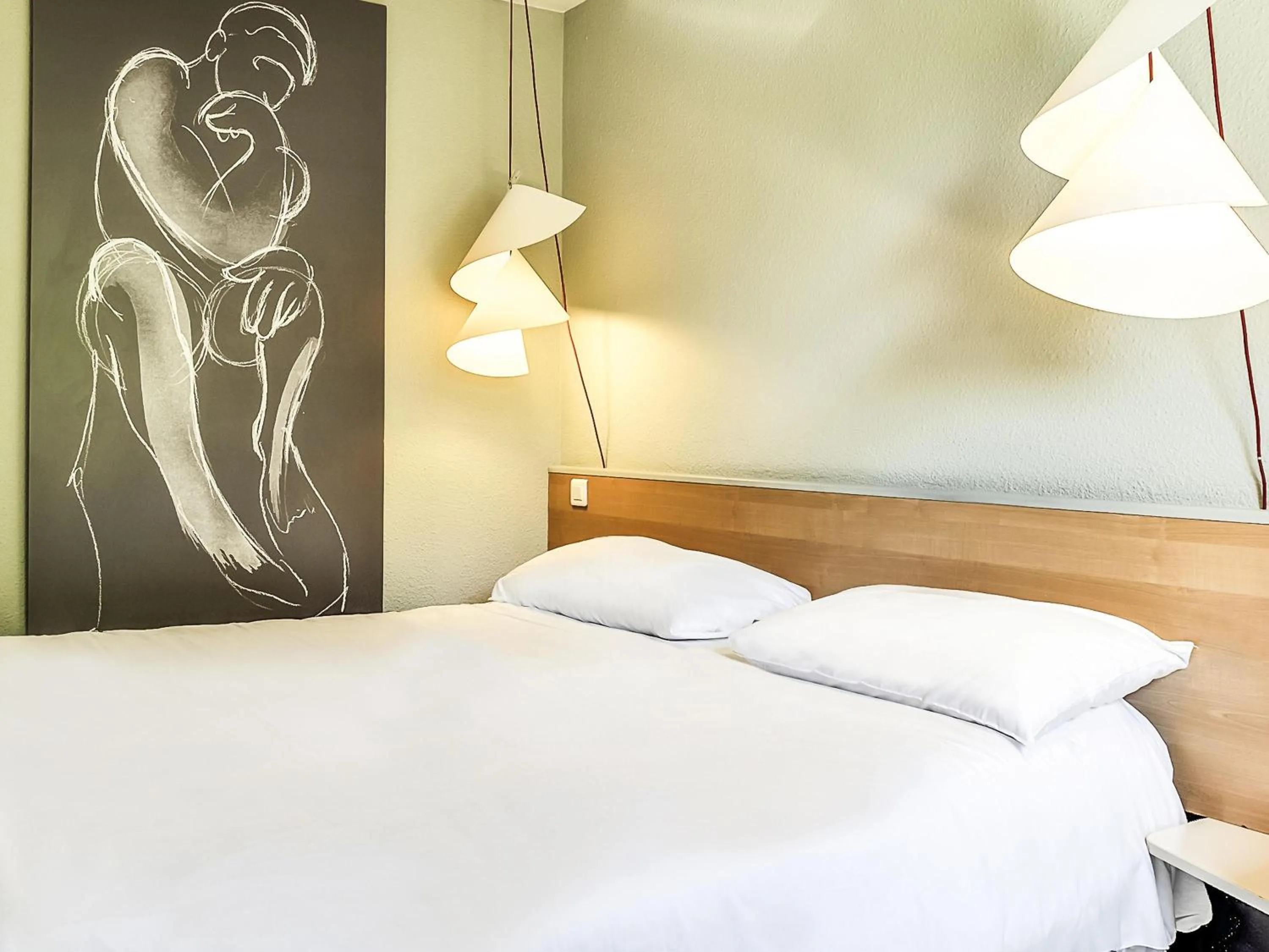 Bedroom, Bed in ibis Salon de Provence