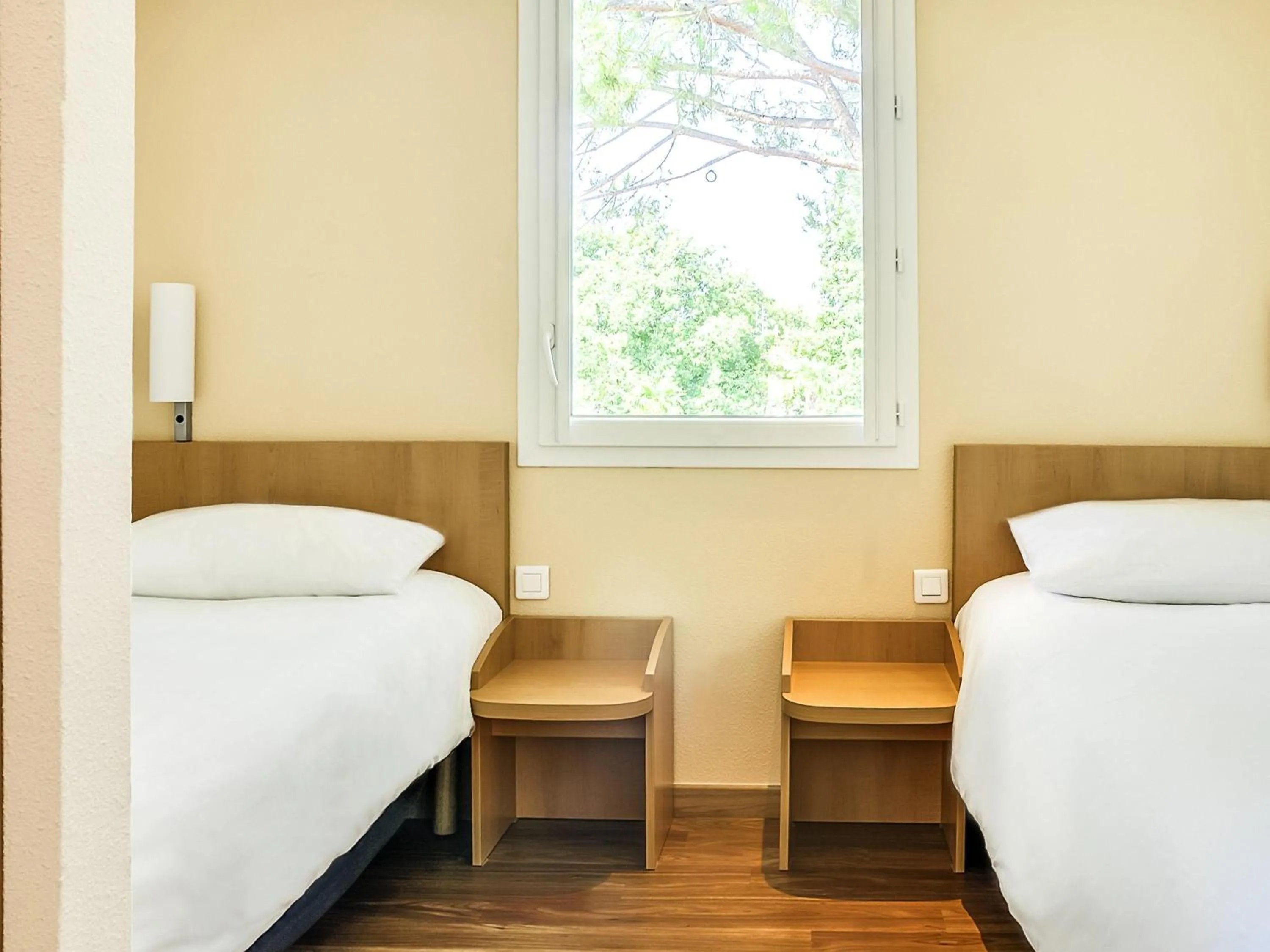 Bedroom, Bed in ibis Salon de Provence