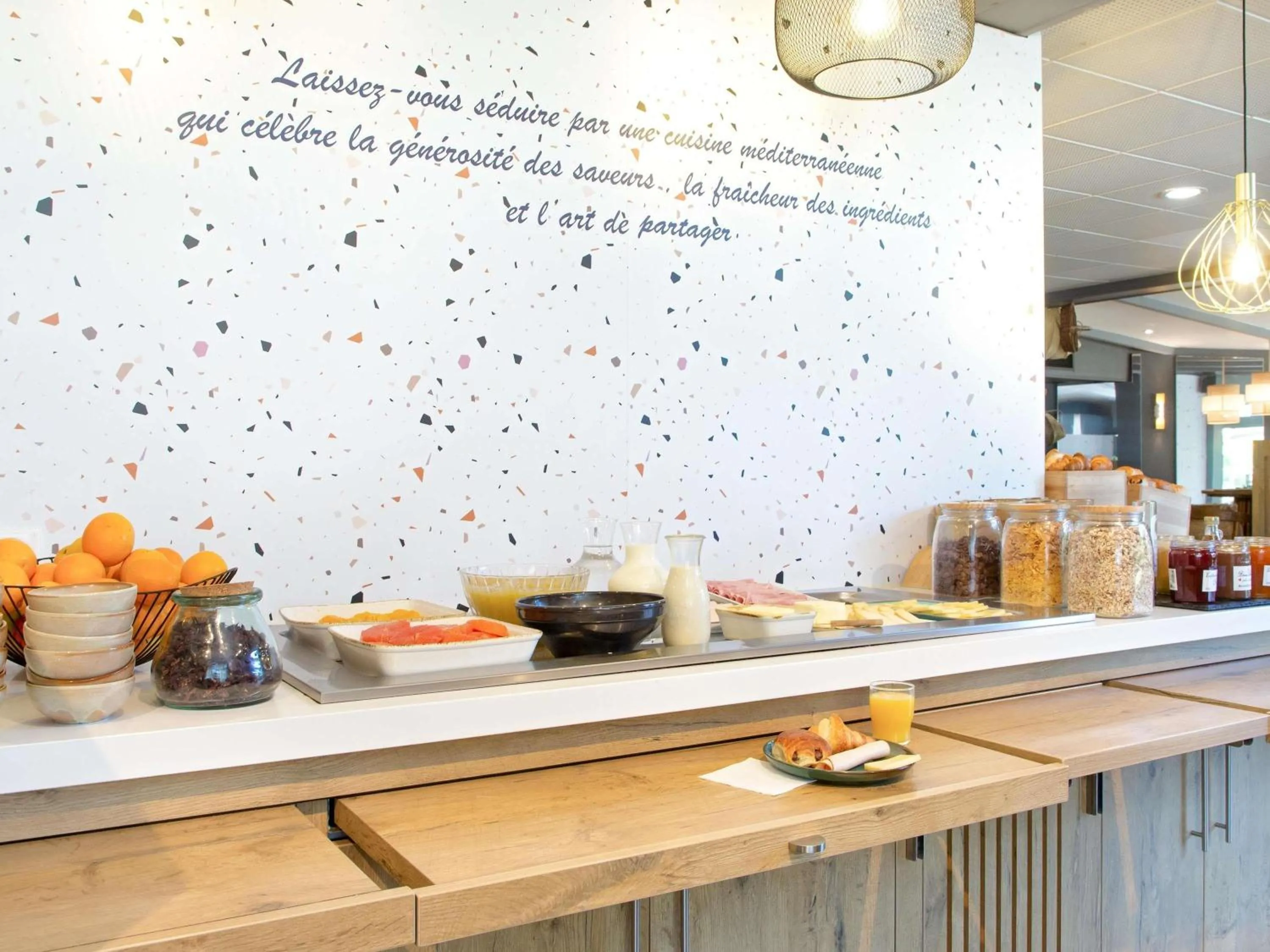 Breakfast in ibis Salon de Provence