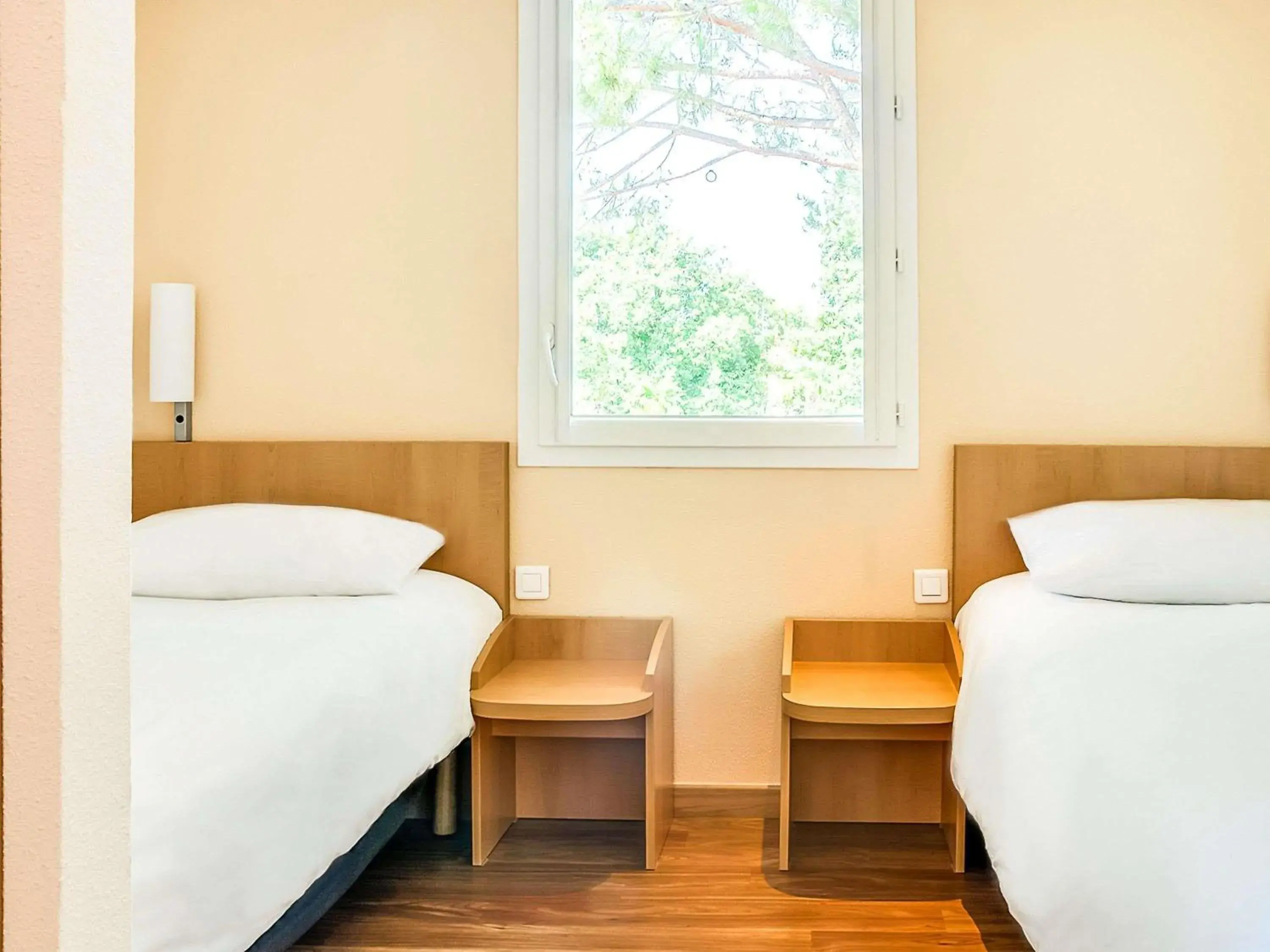 Bedroom, Bed in ibis Salon de Provence Bedroom, Bed in ibis Salon de Provence