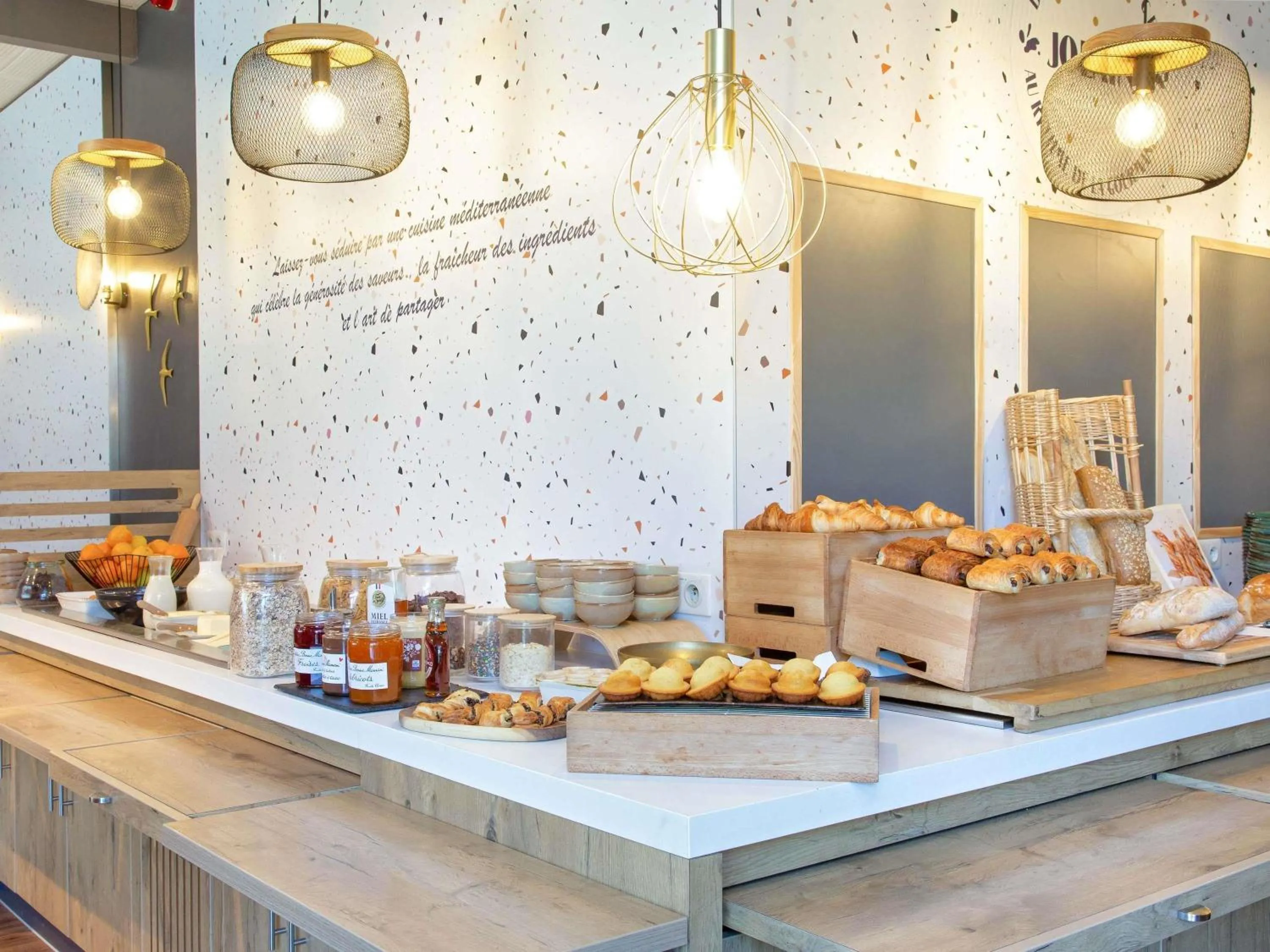 Restaurant/places to eat in ibis Salon de Provence