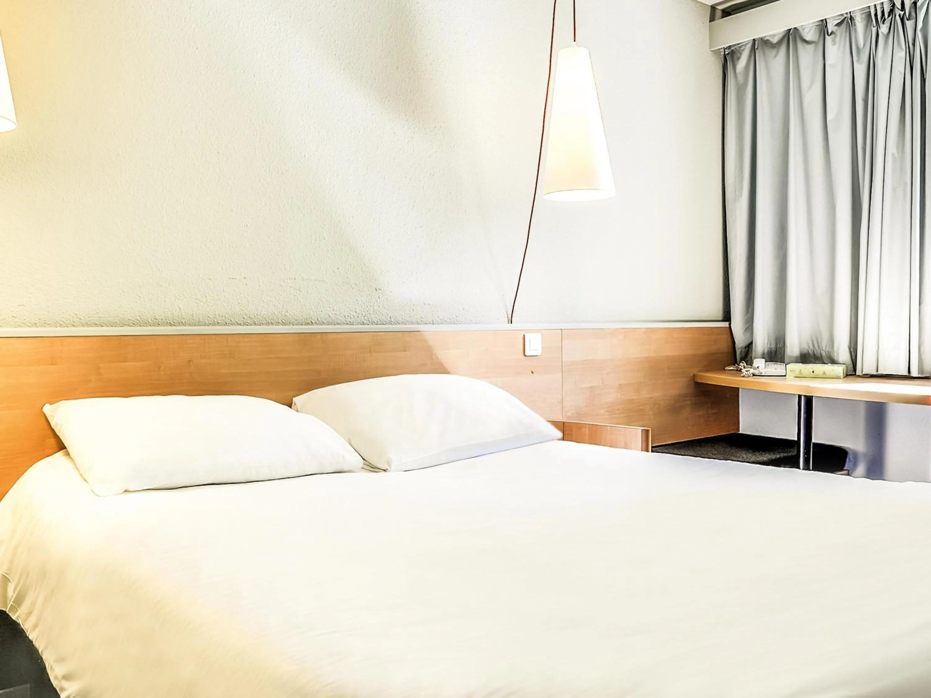 Bedroom, Bed in ibis Salon de Provence