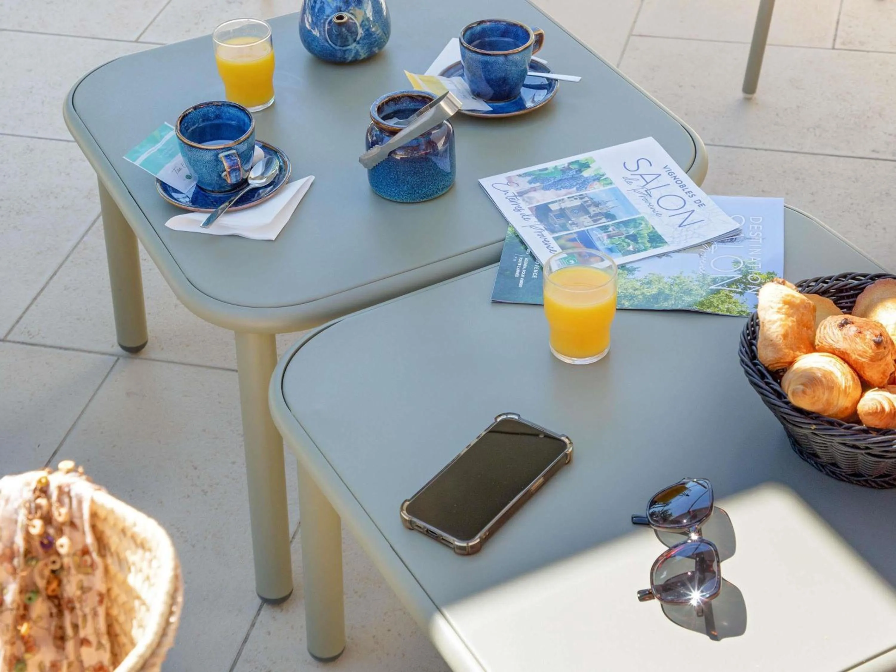 Pool view in ibis Salon de Provence