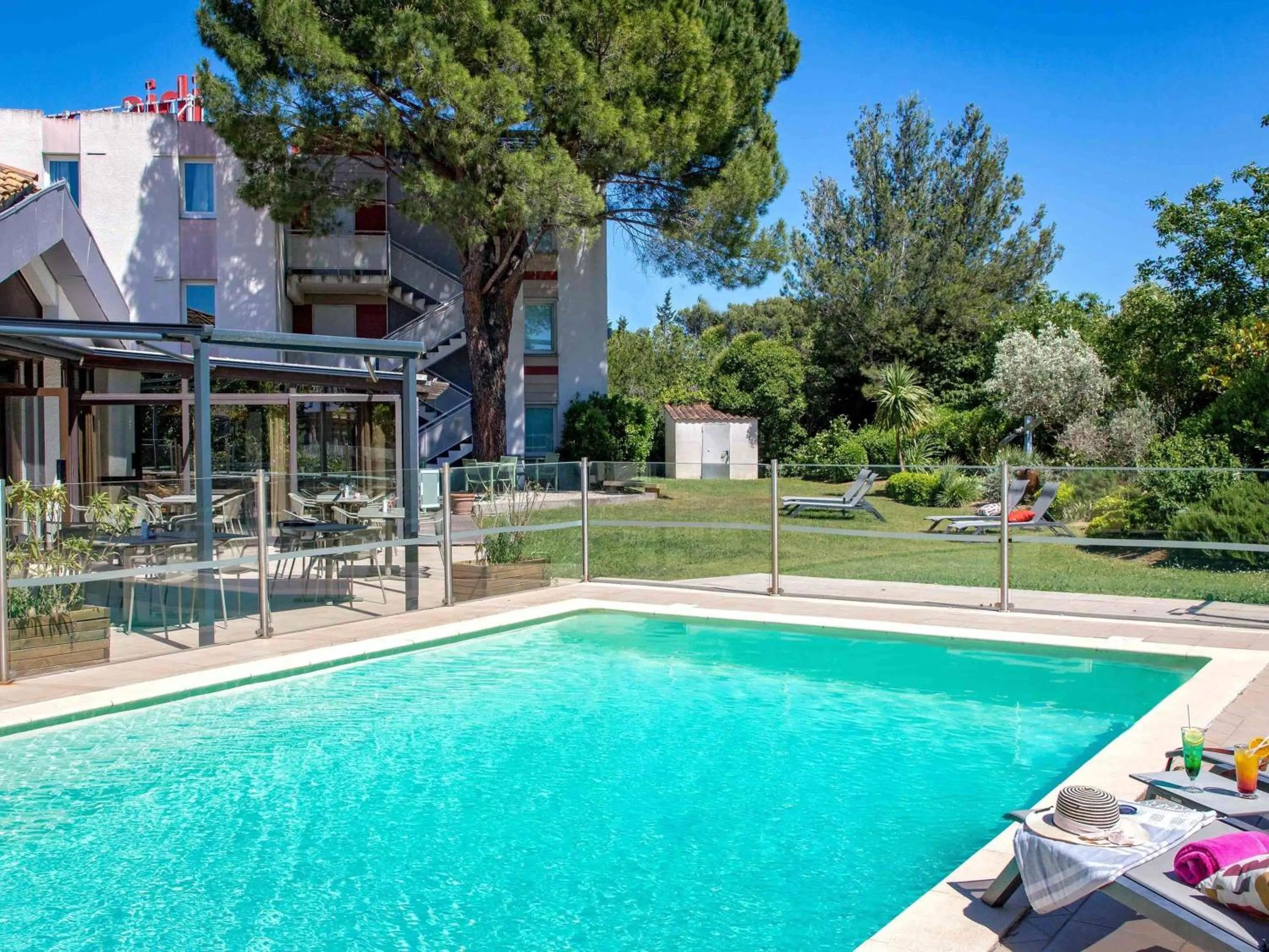 Property building in ibis Salon de Provence