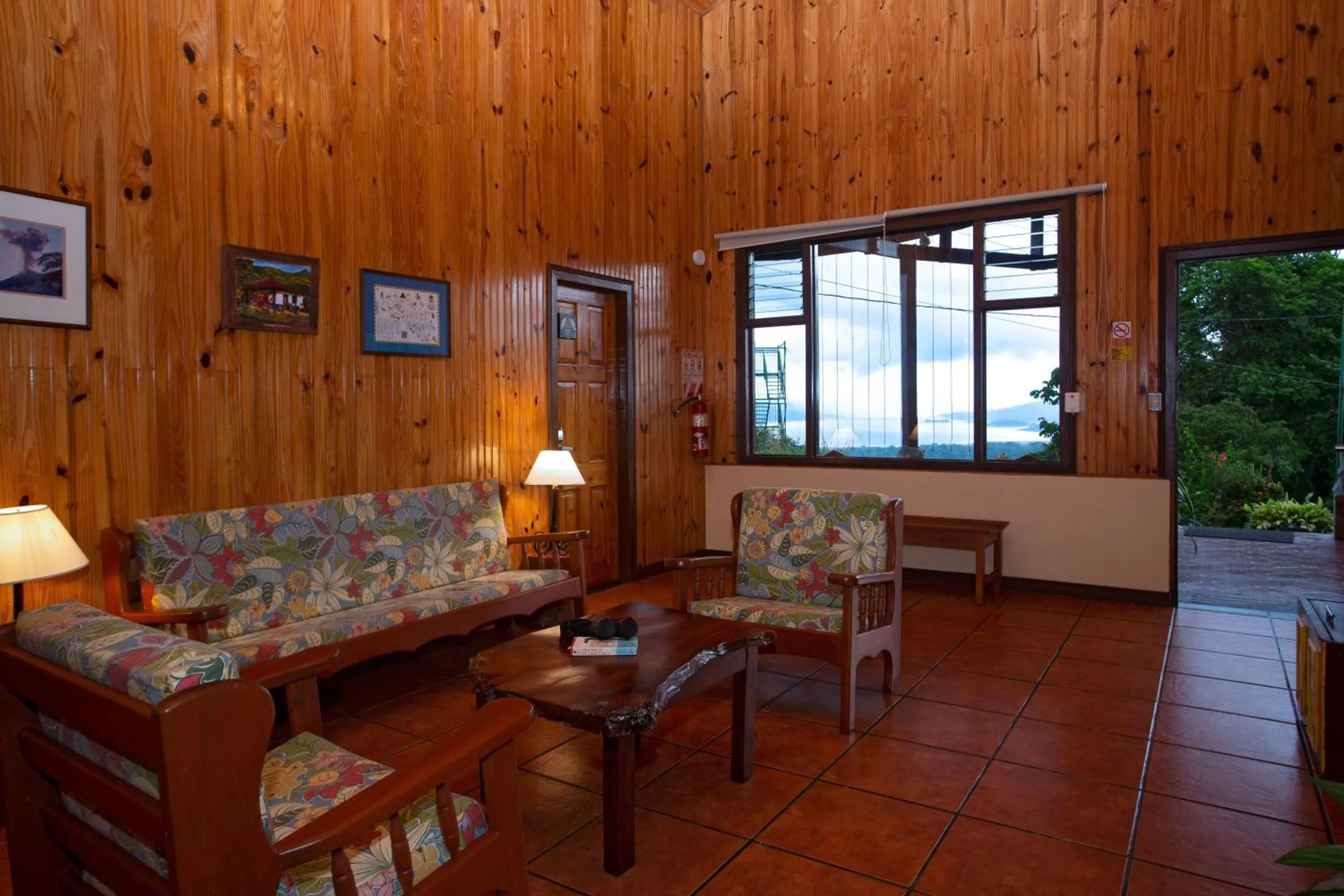 Living room in Arenal Observatory Lodge & Trails