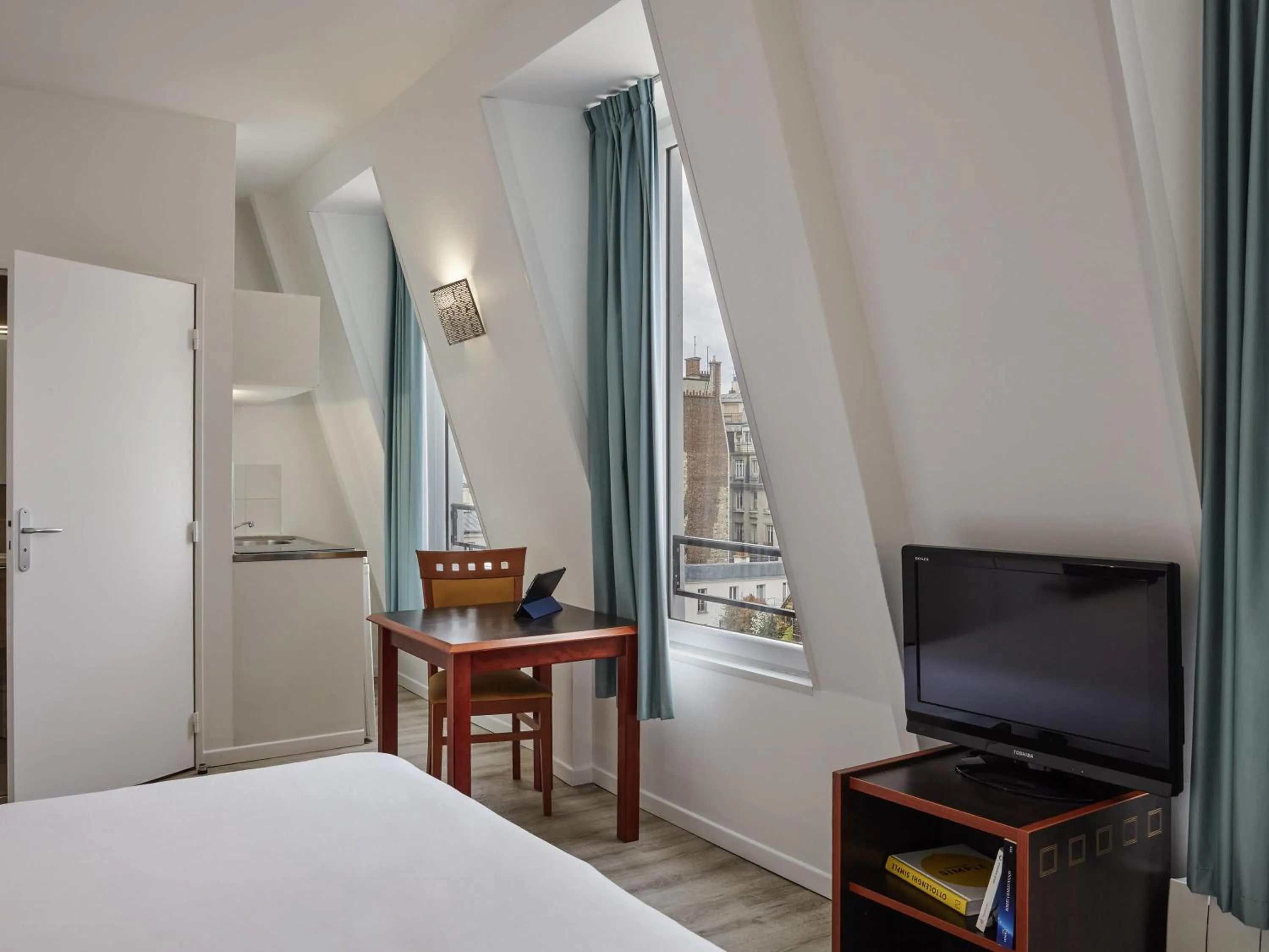 Bedroom, Bed in Aparthotel Adagio Access Paris Philippe Auguste