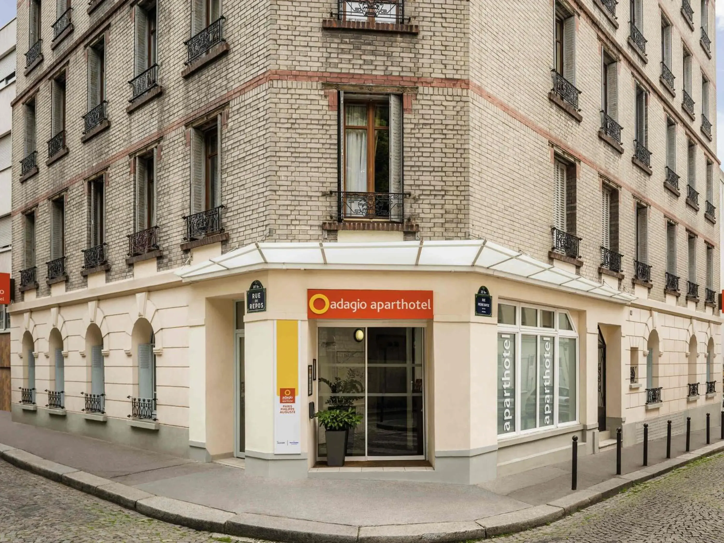 Property building in Aparthotel Adagio Access Paris Philippe Auguste Property building in Aparthotel Adagio Access Paris Philippe Auguste