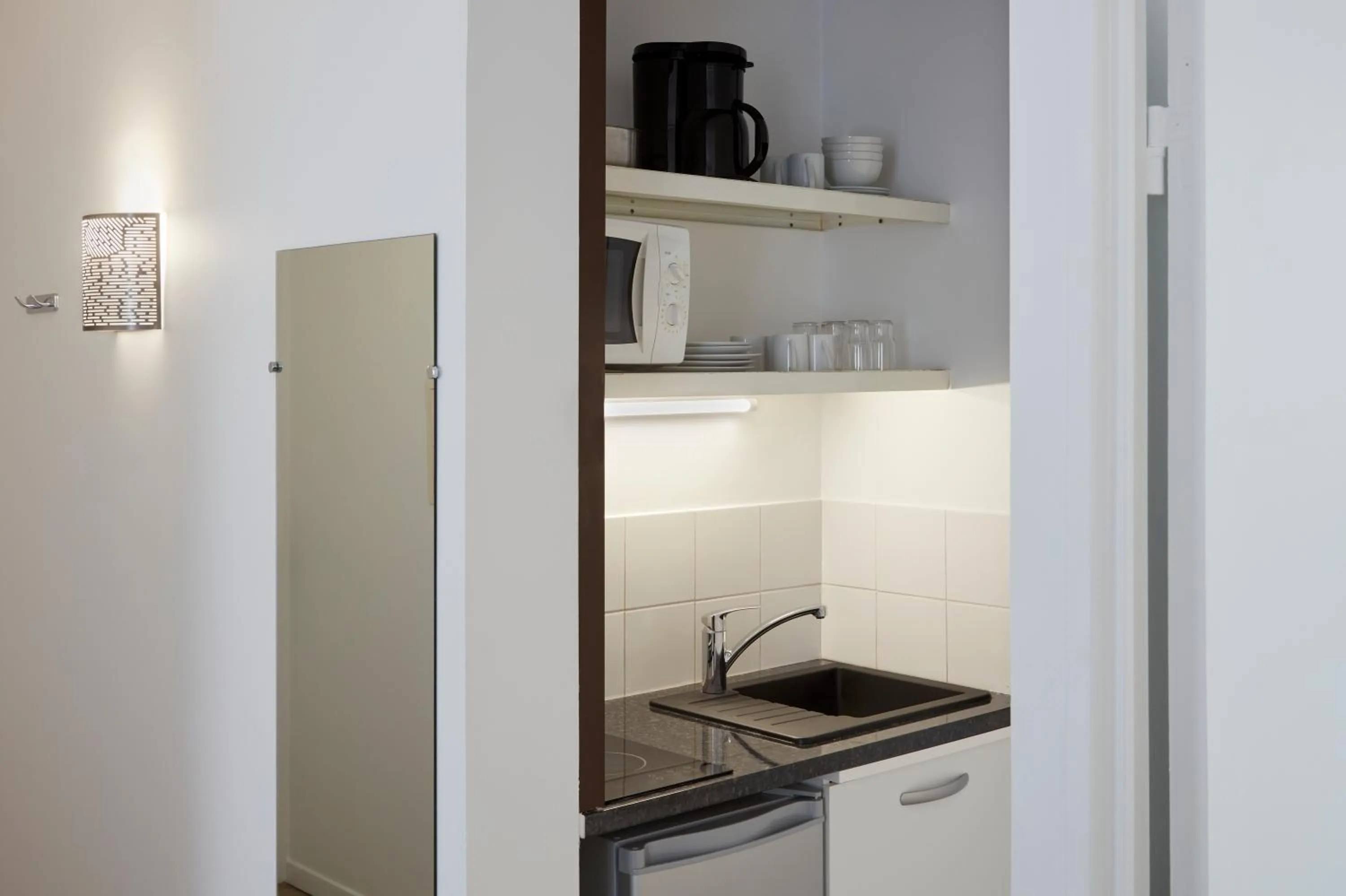 Kitchen or kitchenette in Aparthotel Adagio Access Paris Philippe Auguste