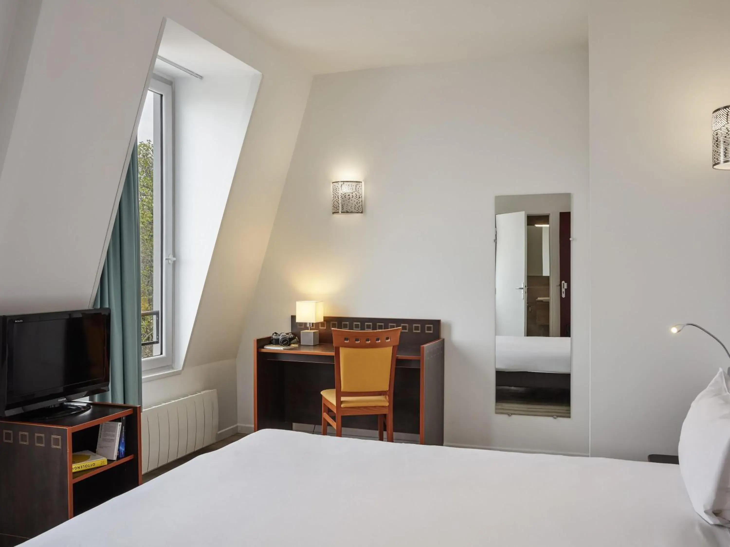 Bedroom, Bed in Aparthotel Adagio Access Paris Philippe Auguste Bedroom, Bed in Aparthotel Adagio Access Paris Philippe Auguste