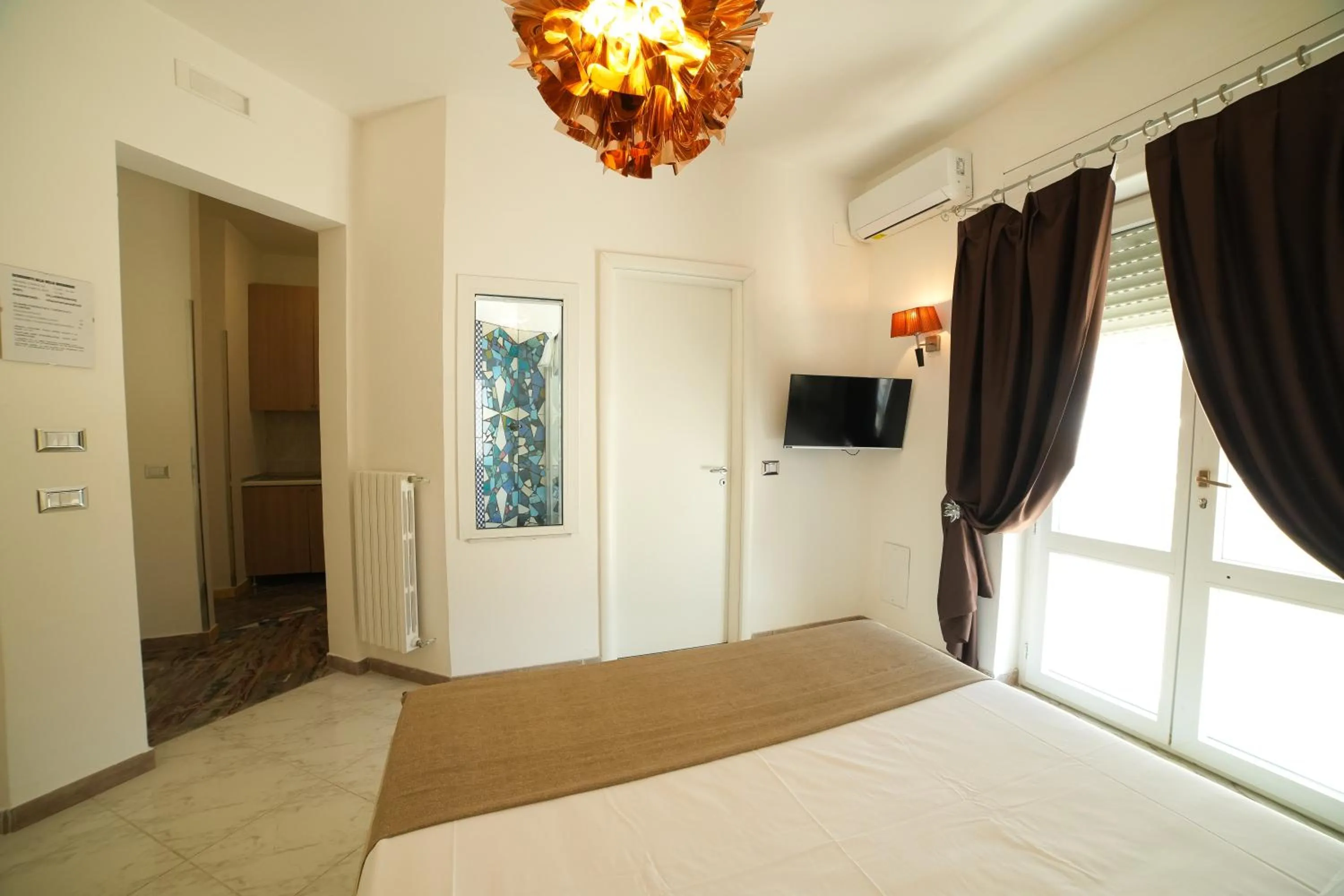 Shower, Bed in Villa Miramare